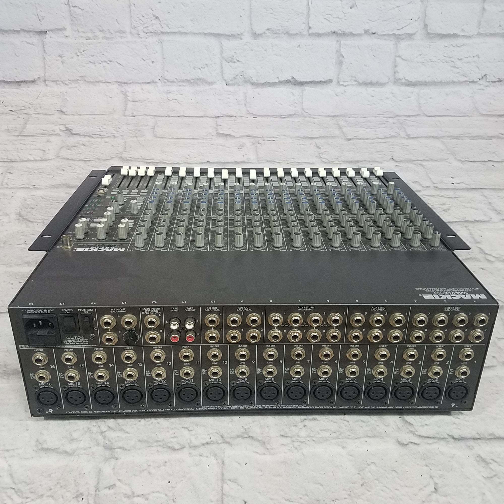 Mackie 1604-VLZ Pro 16-Channel Mic / Line Mixer - Evolution