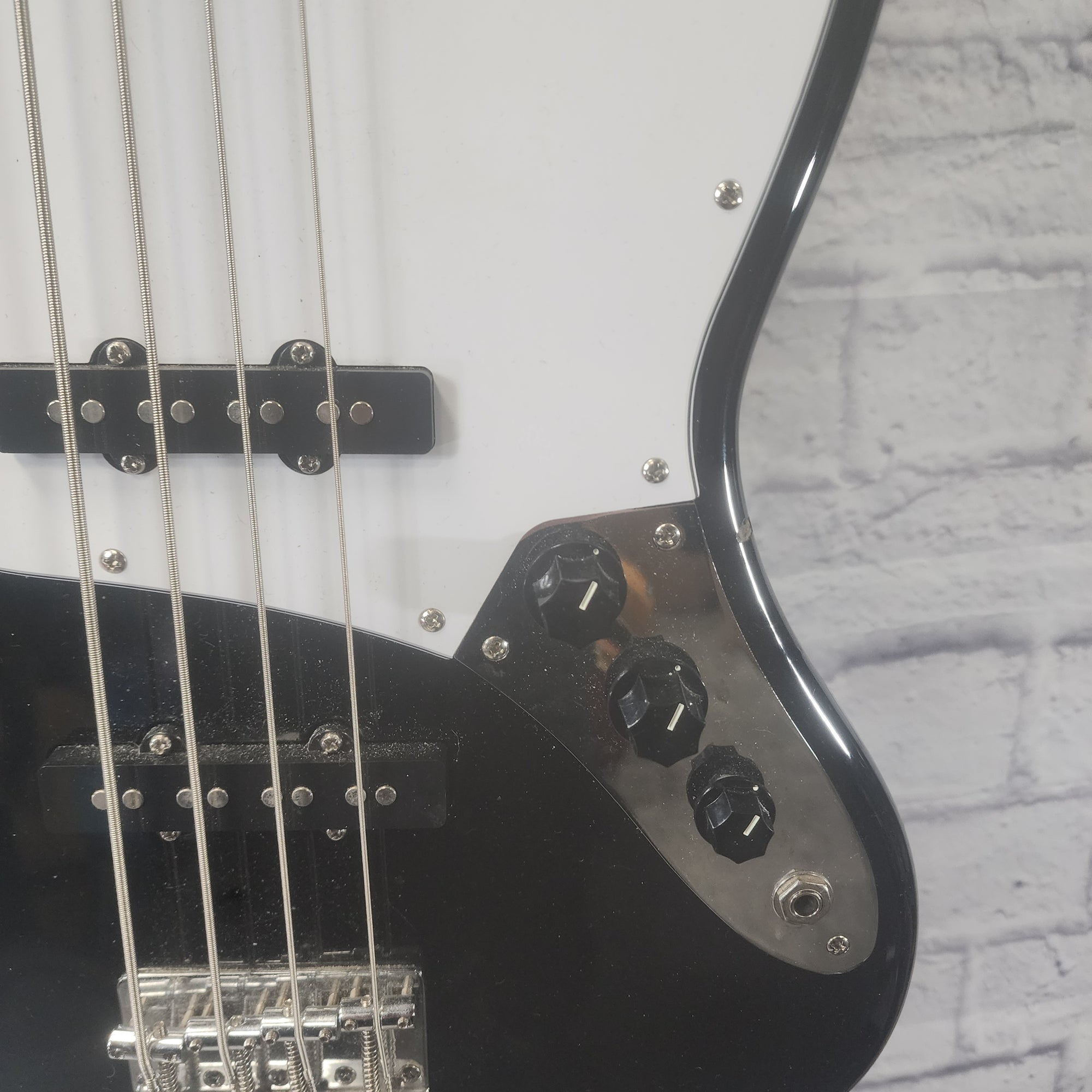 SQUIER BY FENDER AFFINITY JAZZ BASS, BASSO ELETTRICO 4 CORDE , NUOVO  SIGILLATO.