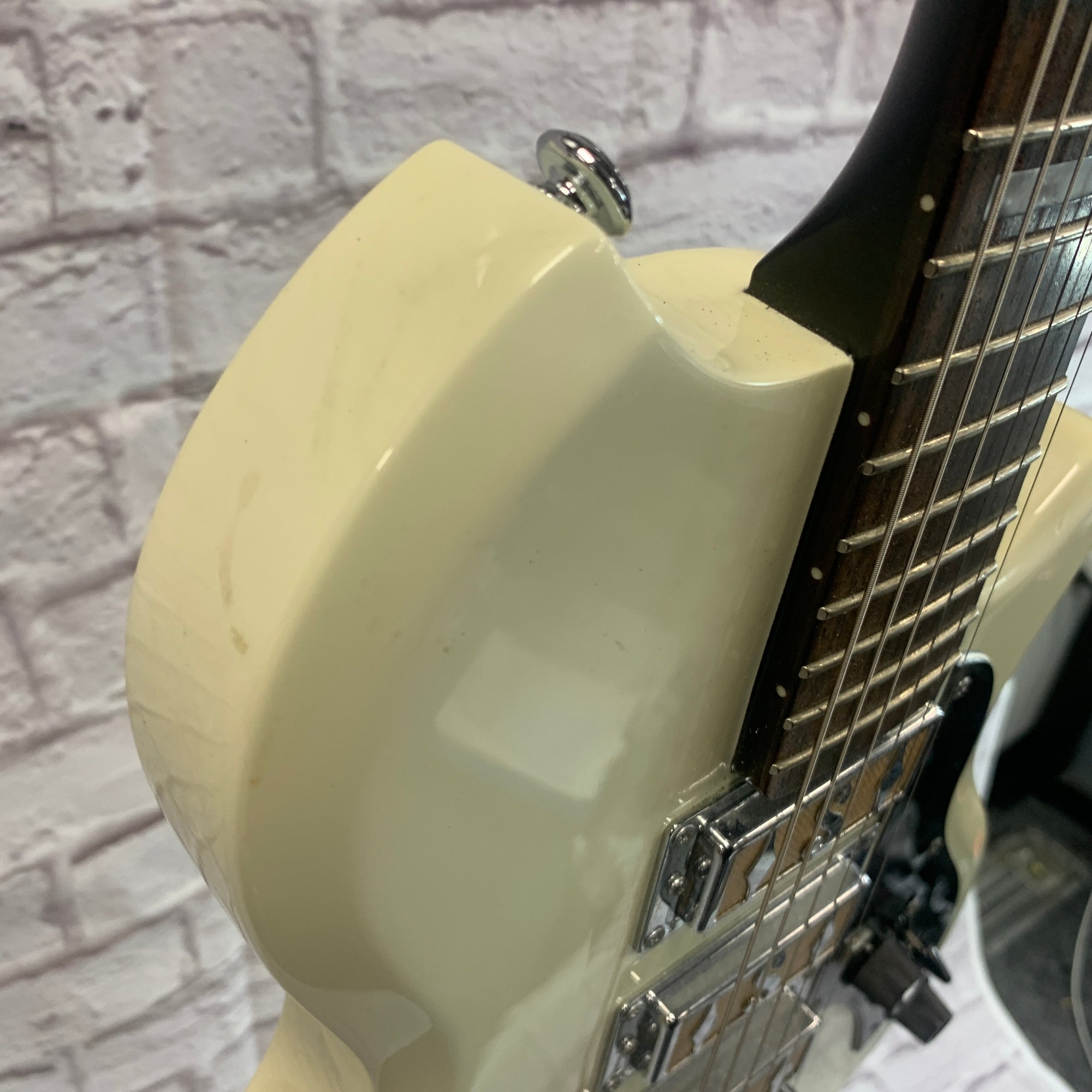 Supro Island Series Hampton White Electric Guitar