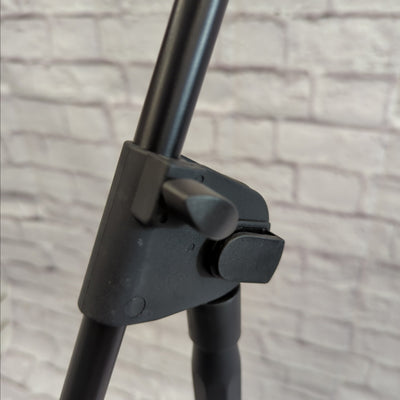 Peavey PV11 Dynamic Microphone, XLR Cable, Boom Microphone Stand Set