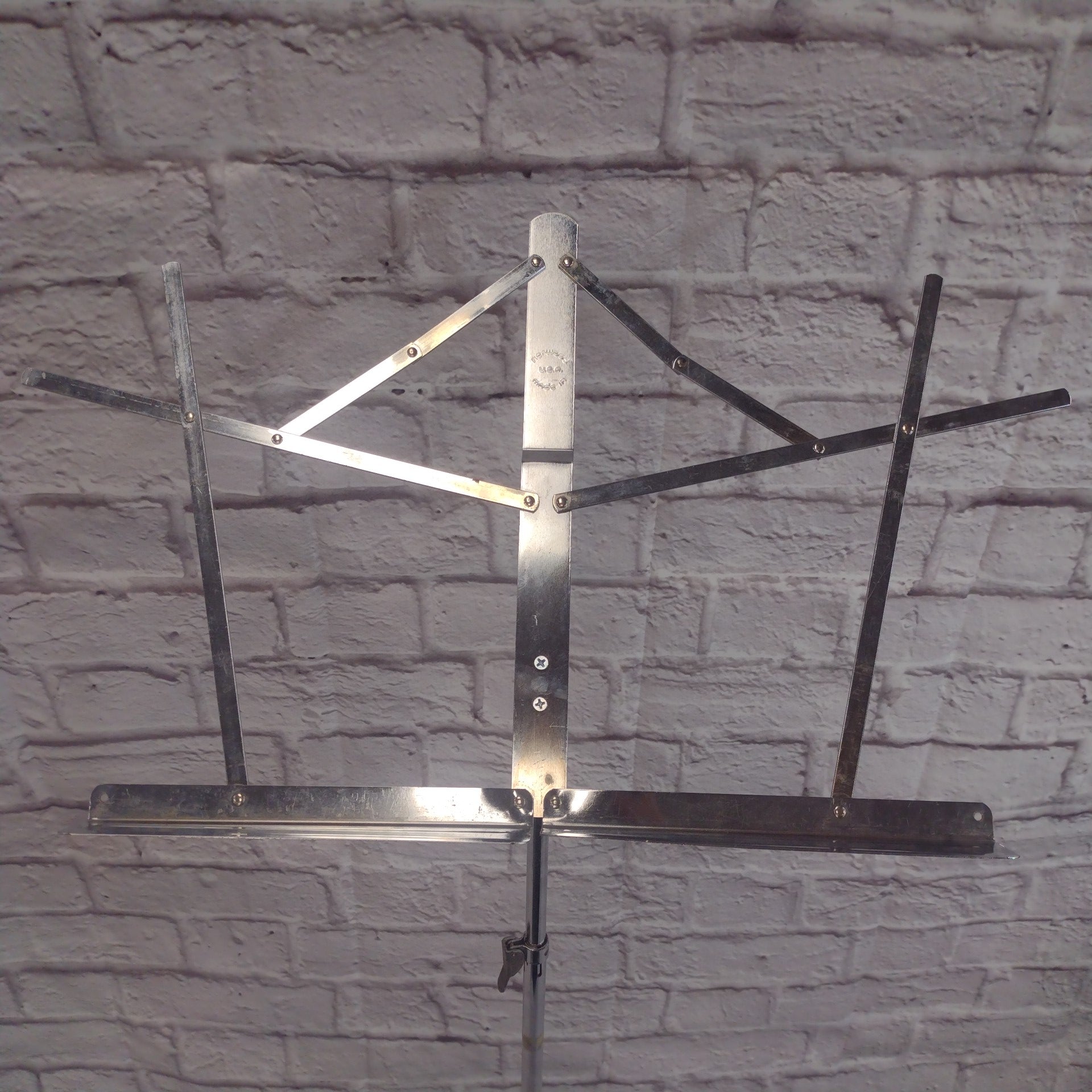 Unknown Wireframe Music Stand