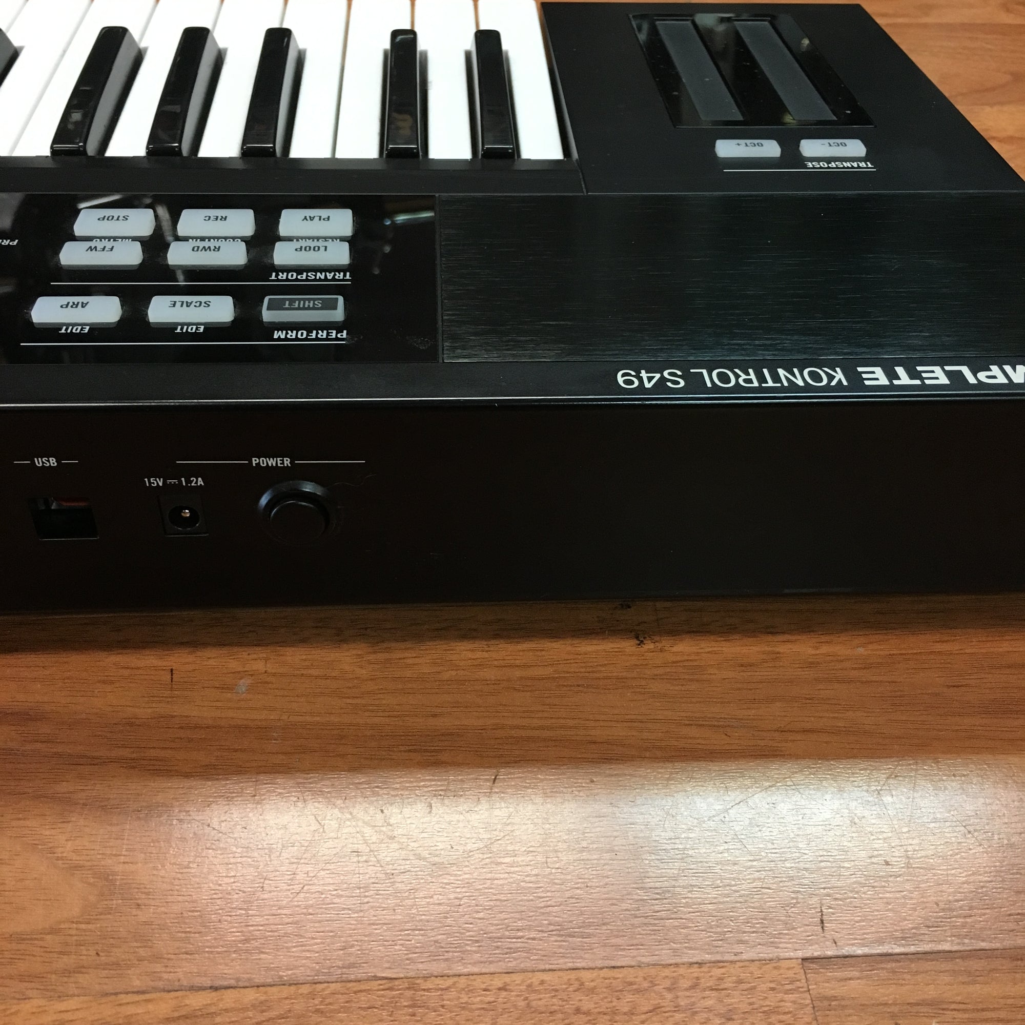 Native Instruments Komplete Kontrol S49 MIDI Controller