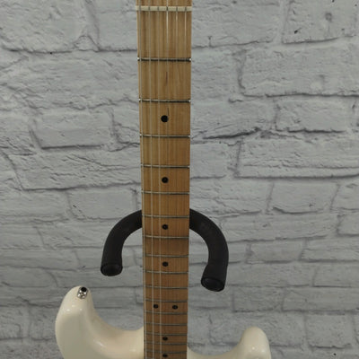 Fender Standard Stratocaster (MIM) White Electric Guitar w/ American Pickups