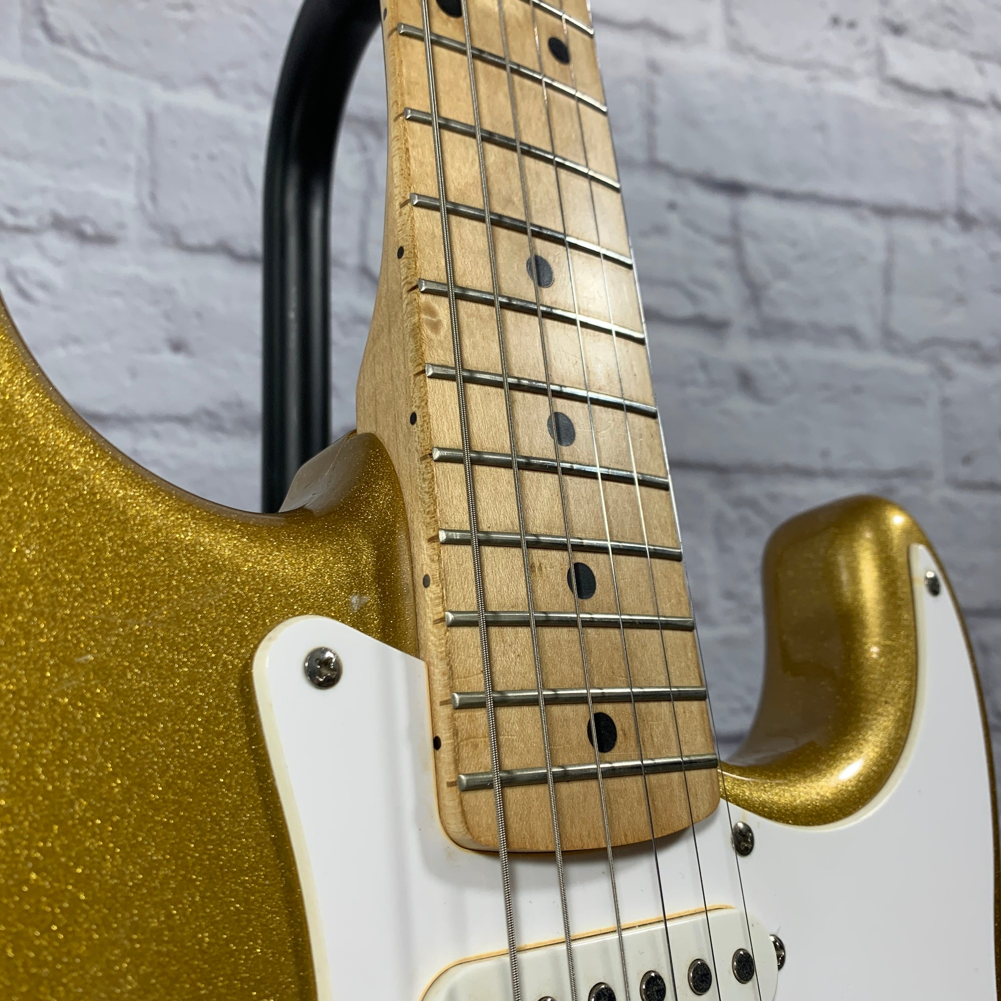 Squier Affinity Gold Sparkle Strat Electric Guitar