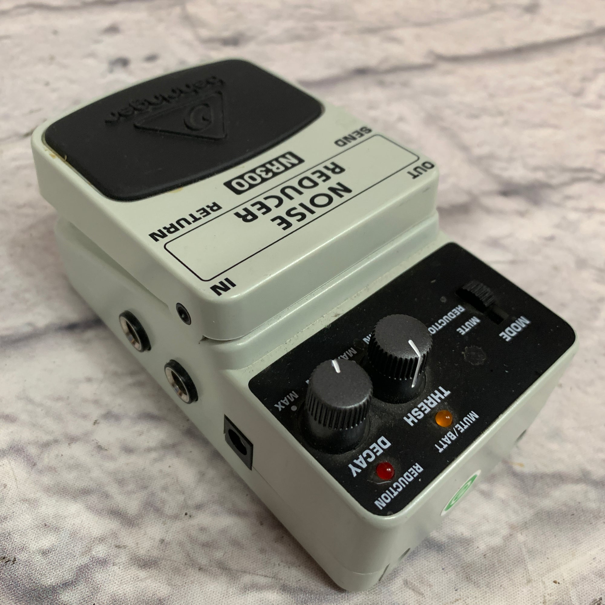 rehousing behringer pedal Behringer NR300 Noise Reducer Pedal