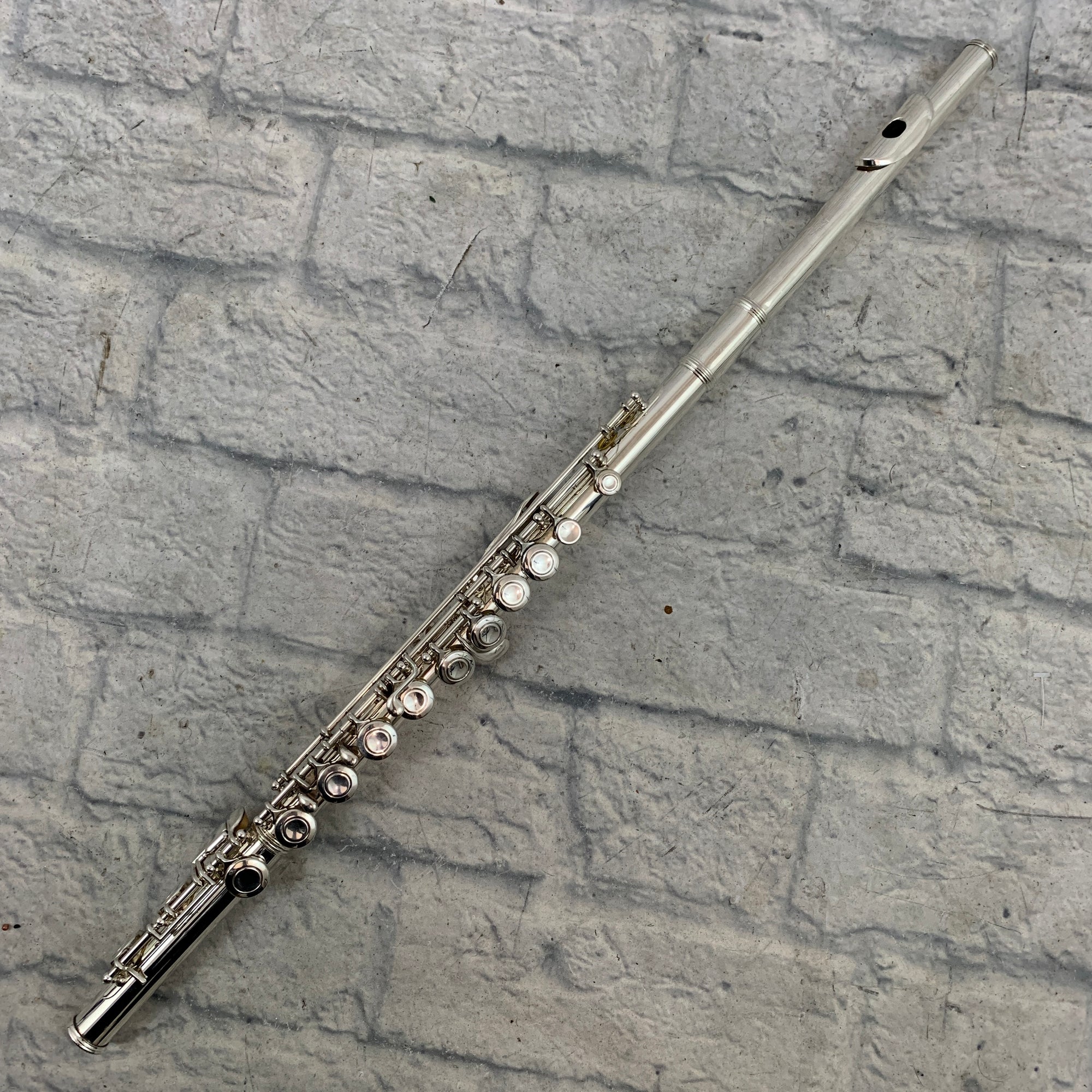 Armstrong Model 104 Closed-Hole Flute w/ Case