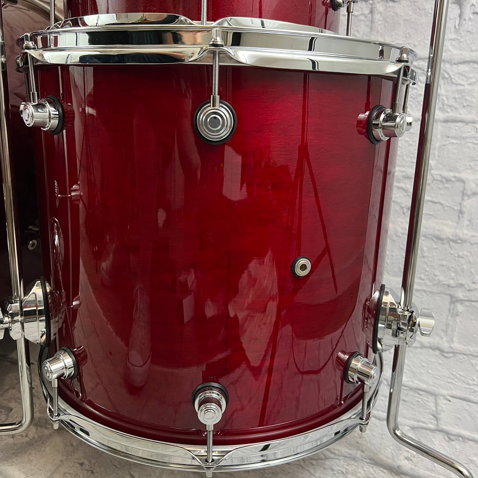 DW Design Series Drum Kit - Cherry Stain 8x10 / 9x12 / 14x16 / 18x22 / Matching 5.5x14 Snare