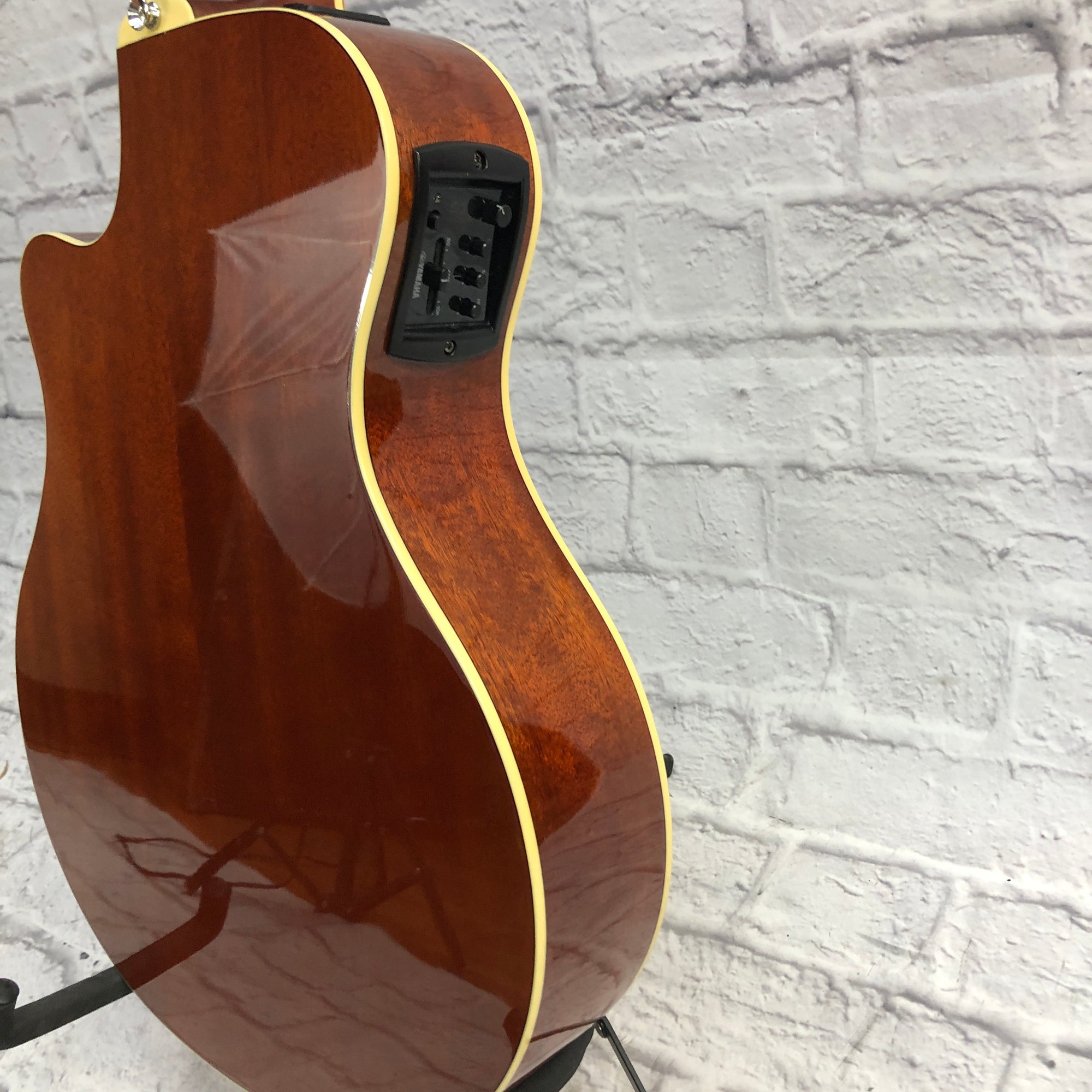 Yamaha APX500 Acoustic Electric Guitar with Cutaway
