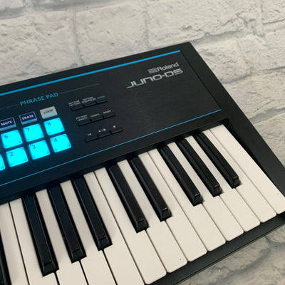 Roland Juno-DS61 61-Key Synth Controller Sampler w/ Gig Bag