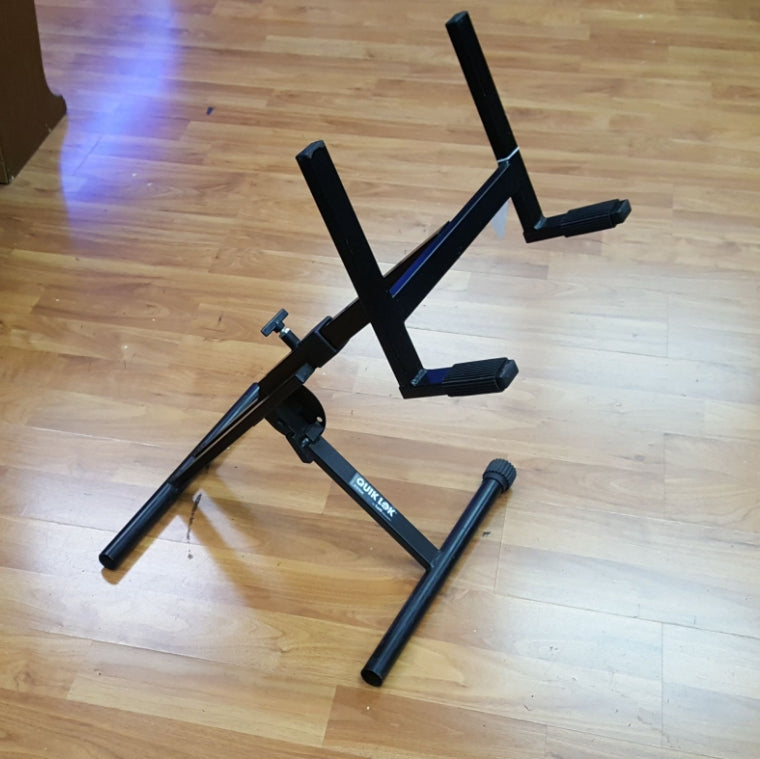 Quik Lok Amp Stand