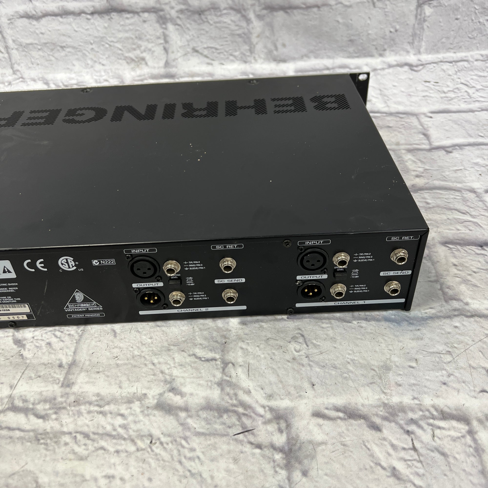 Behringer Rack Compressor Behringer T1952 Rack Tube Compressor - Evolution Music