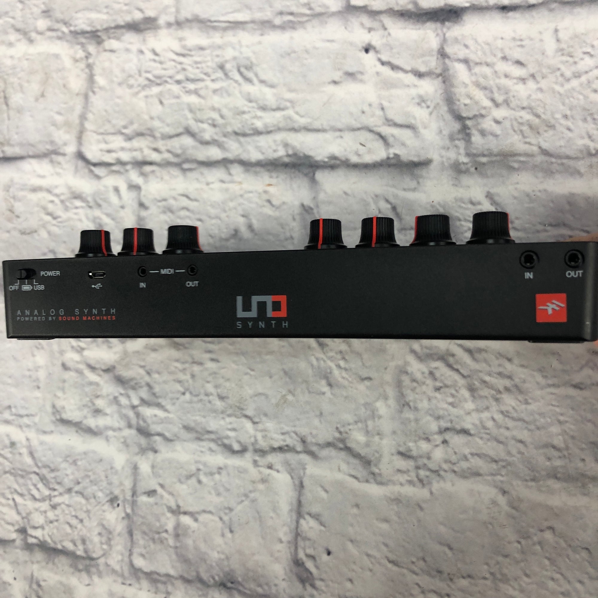 IK Multimedia Uno Analog Synthesizer
