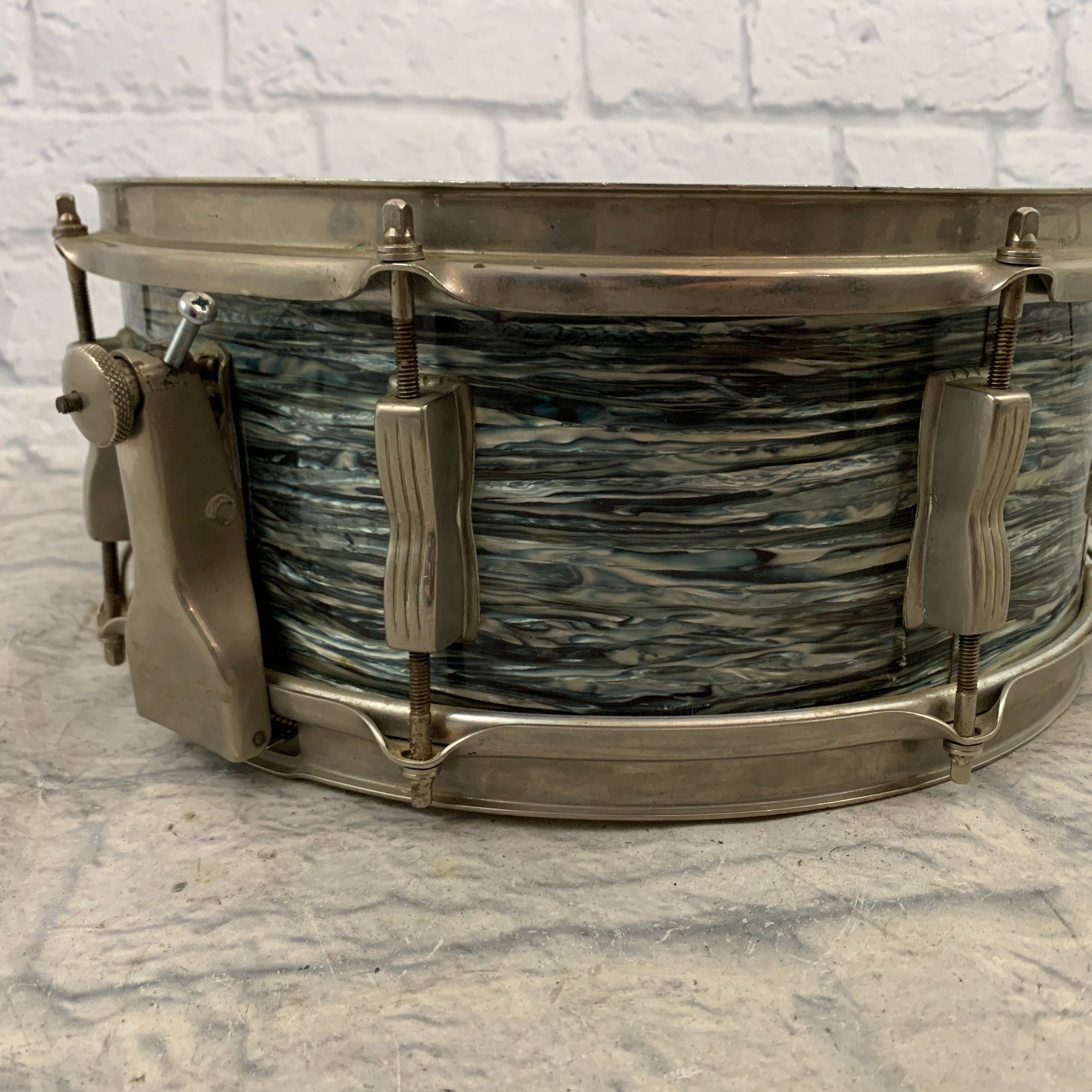 WFL Super Classic 5.5" x 14" Snare Drum - Blue Oyster Pearl
