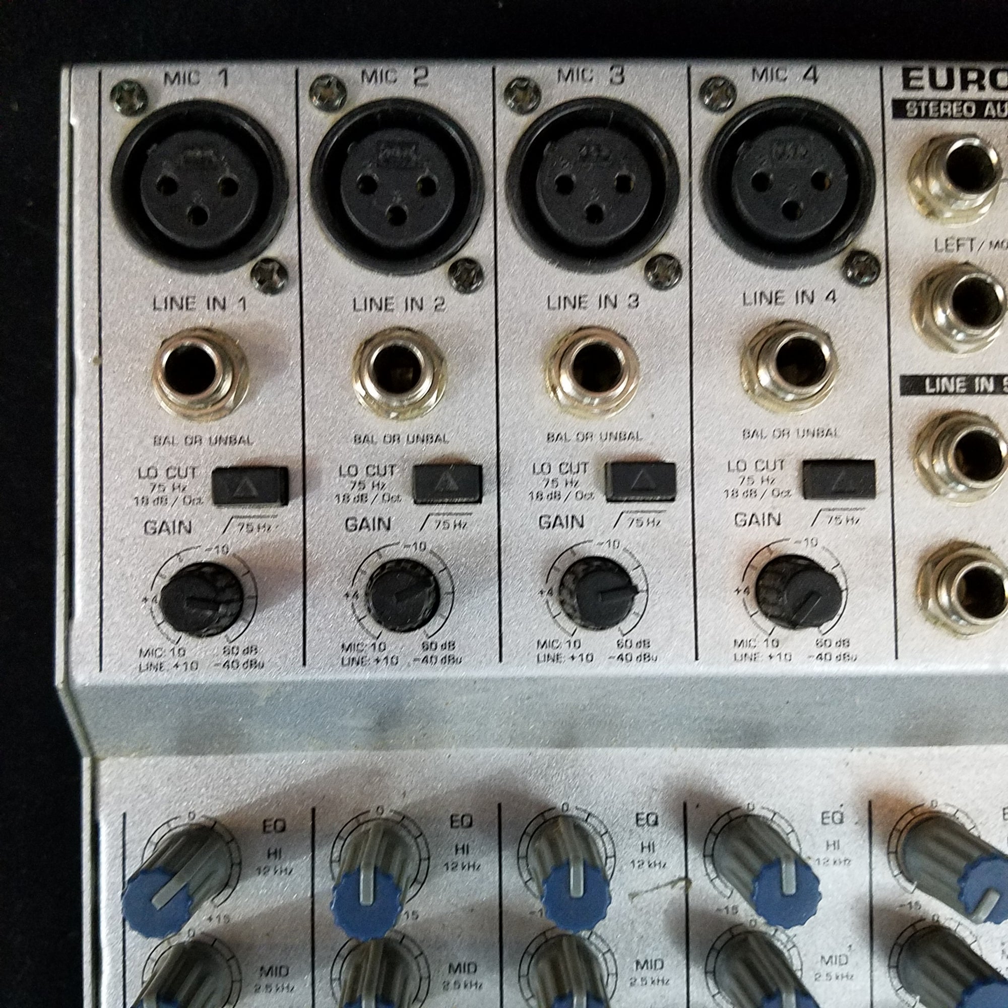 Behringer MX802A Mixer