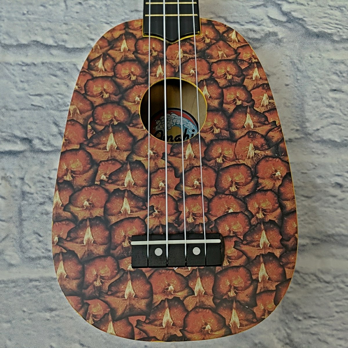 Amahi DDUK16 Pineapple Design Ukulele