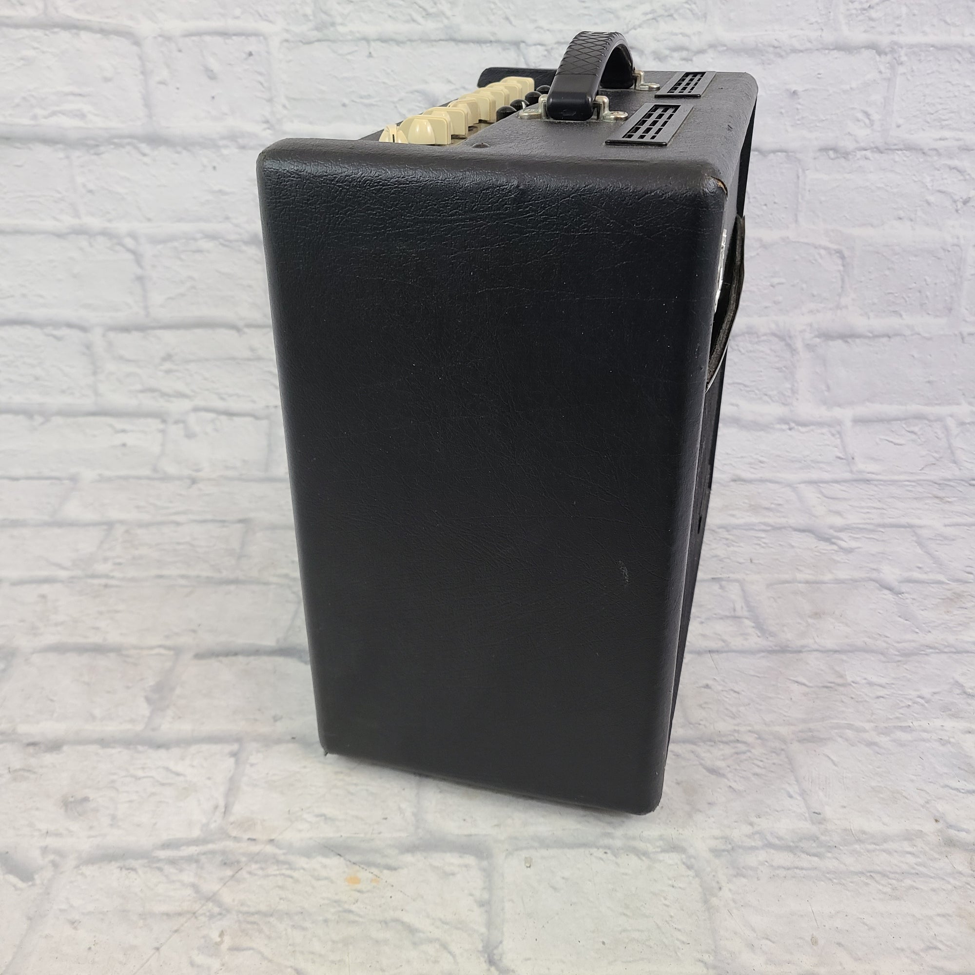 Vox Valvetronix VT40+ 40-Watt 1x10 Modeling Guitar Combo Amp