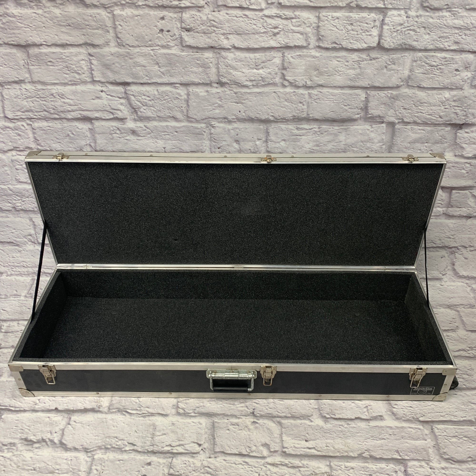 Roadie 76-Key Keyboard Case w/ Wheels - Evolution Music