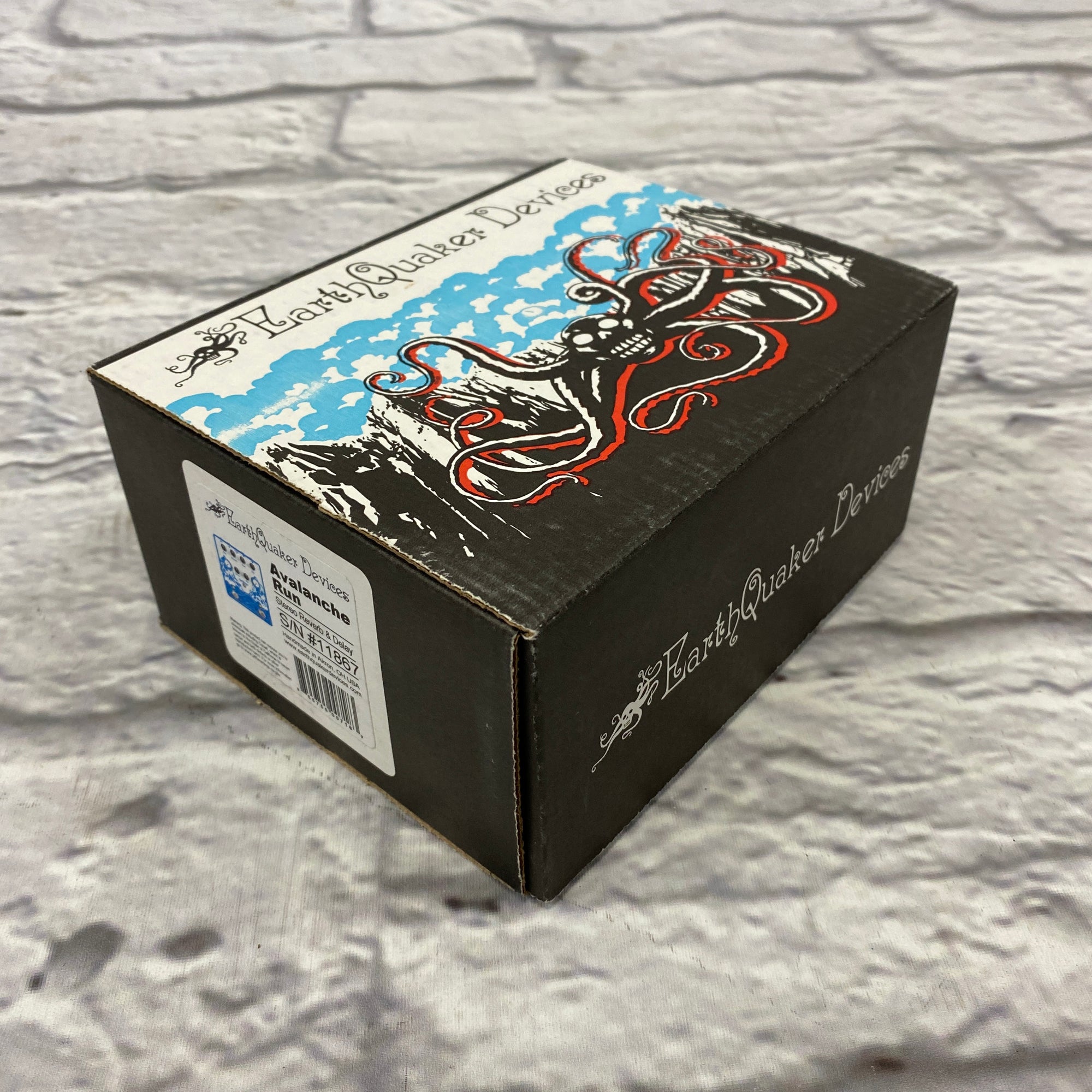 EarthQuaker Devices Avalanche Run Stereo Reverb & Delay Pedal