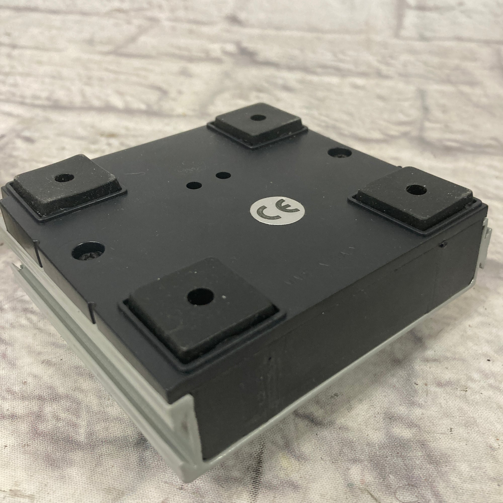 Bespeco VM-20 UN LATCH Sustain Footswitch