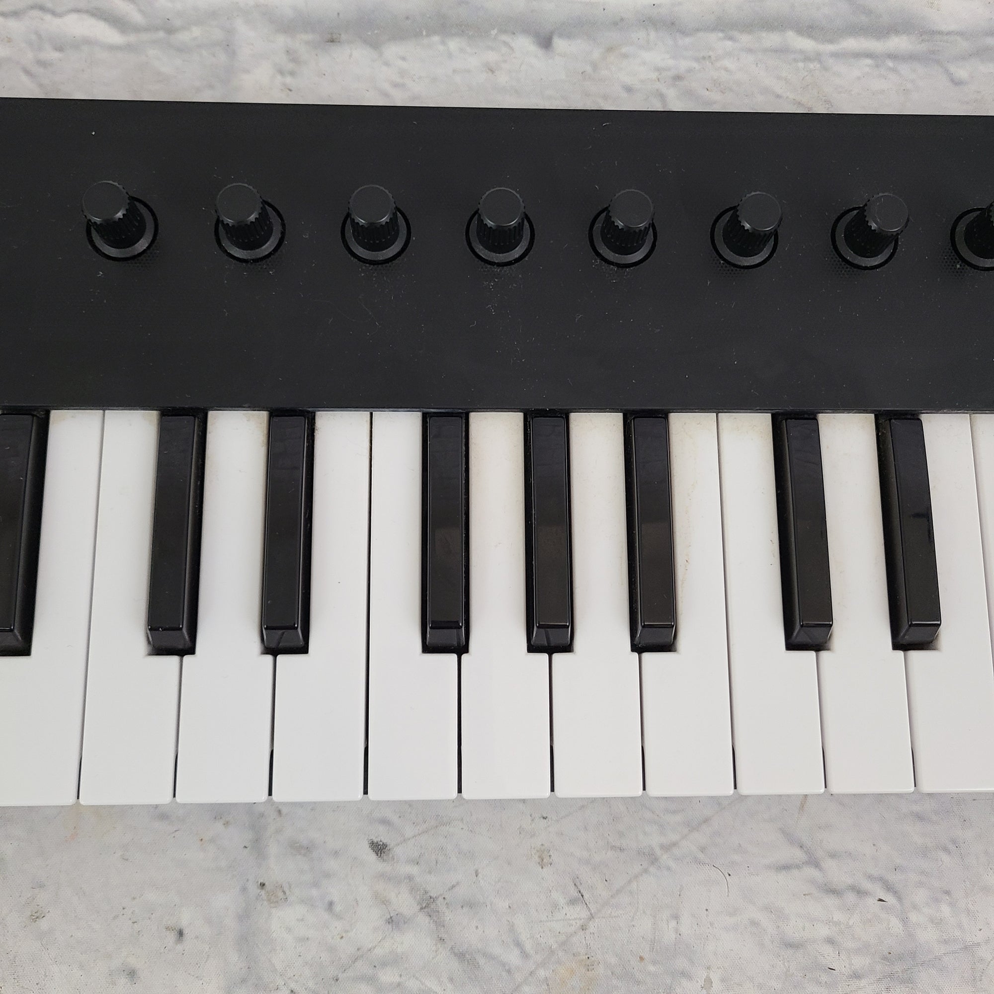 Komplete Kontrol M32 Controller