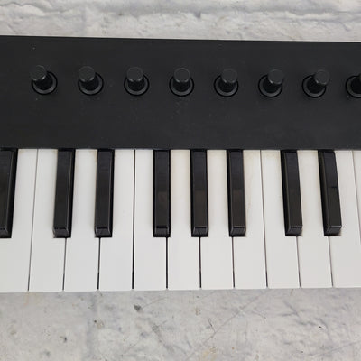 Komplete Kontrol M32 Controller