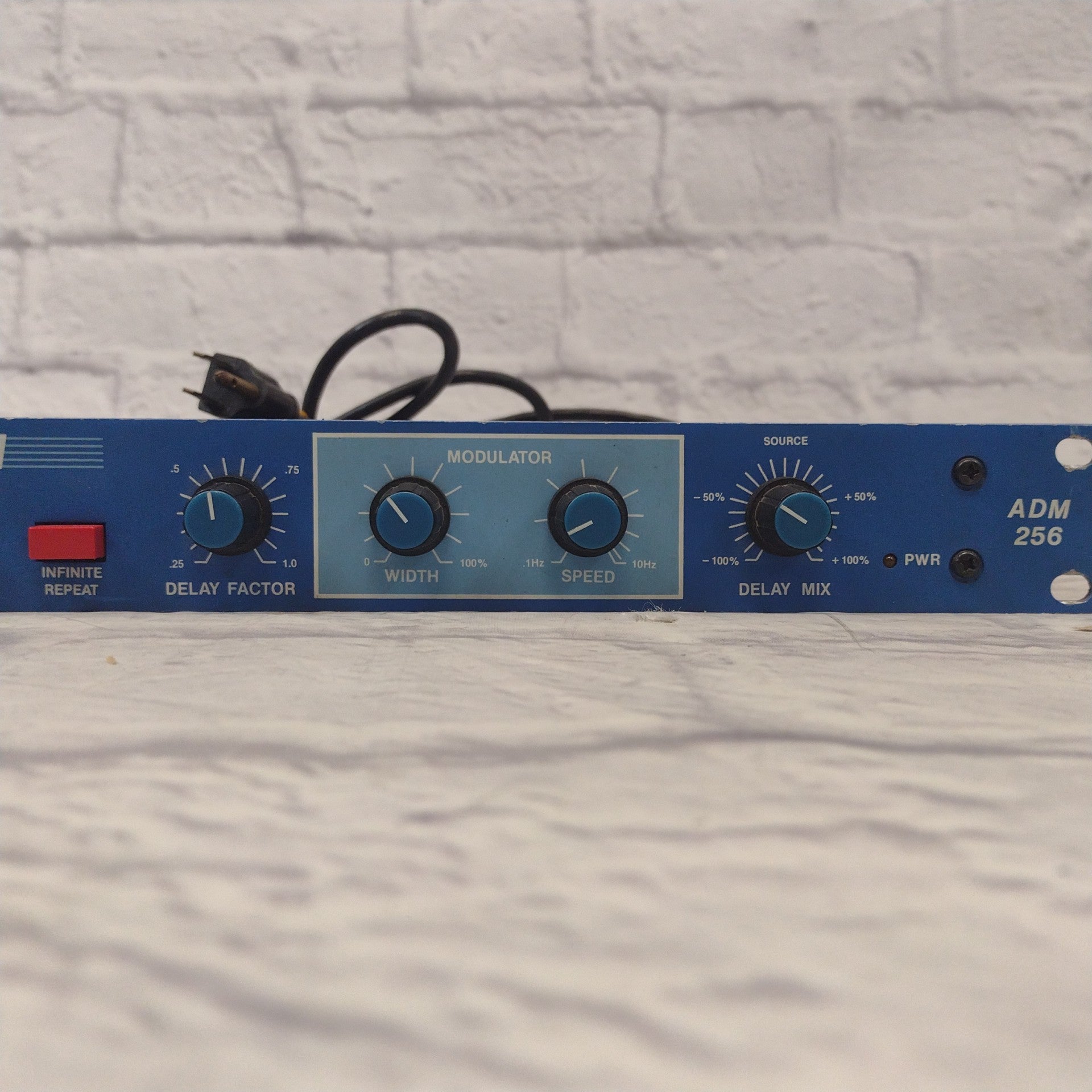 Deltalab ADM256 Effectron Delay Flange Rack Effects Unit