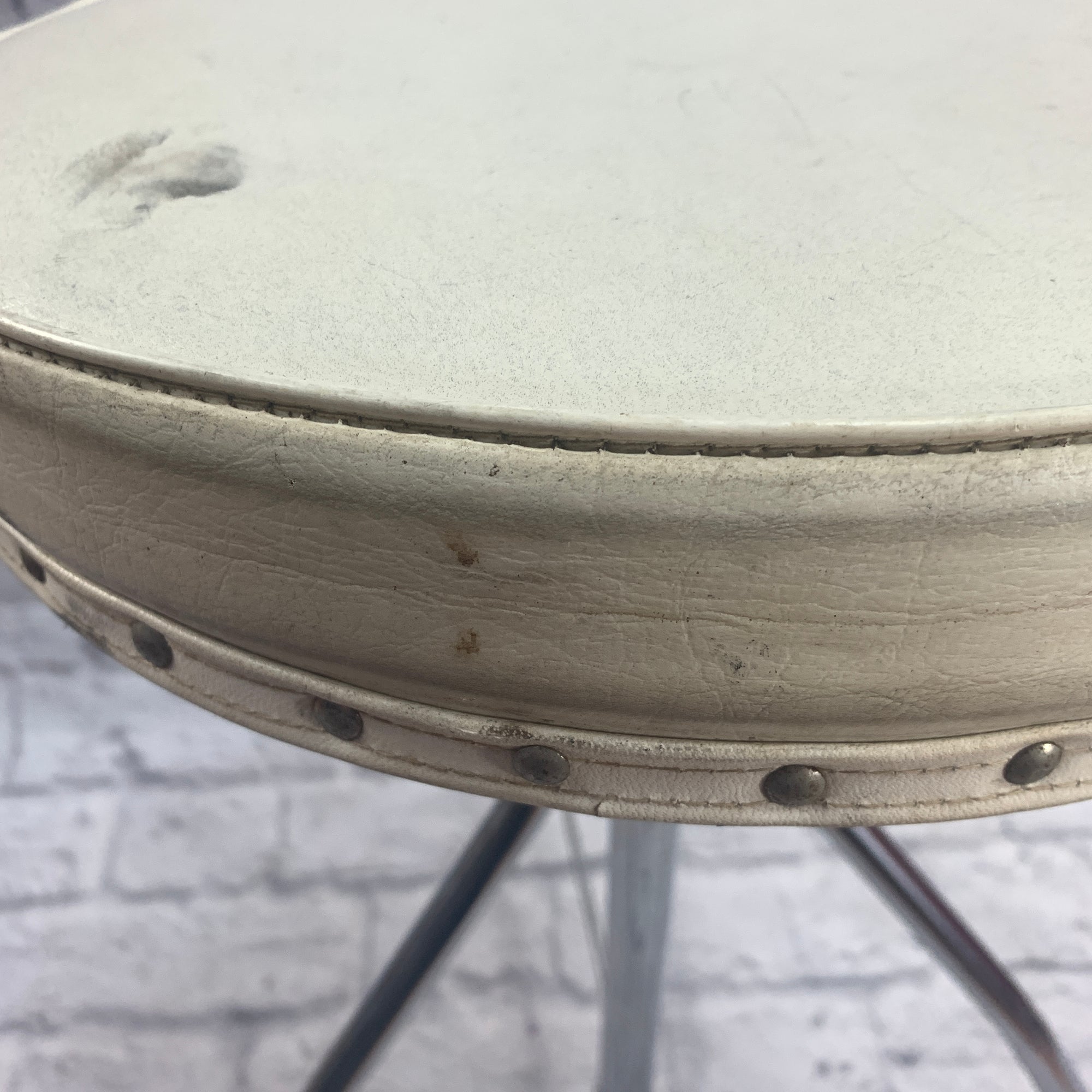 Vintage Slingerland White Drum Throne