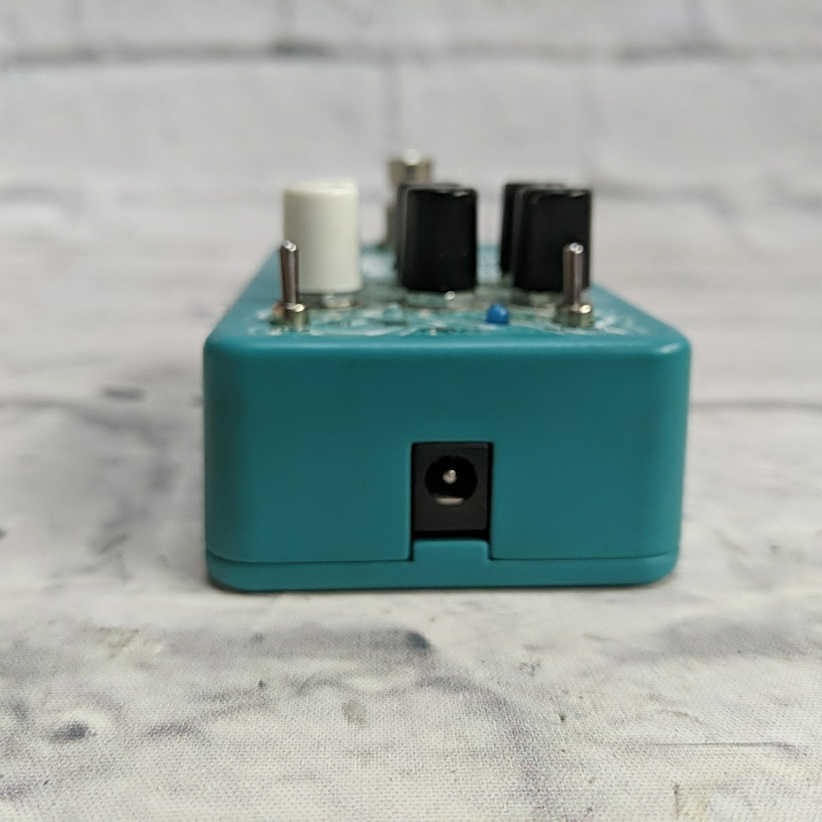 Electro-Harmonix Eddy Analog Vibrato & Chorus Guitar Effects Pedal