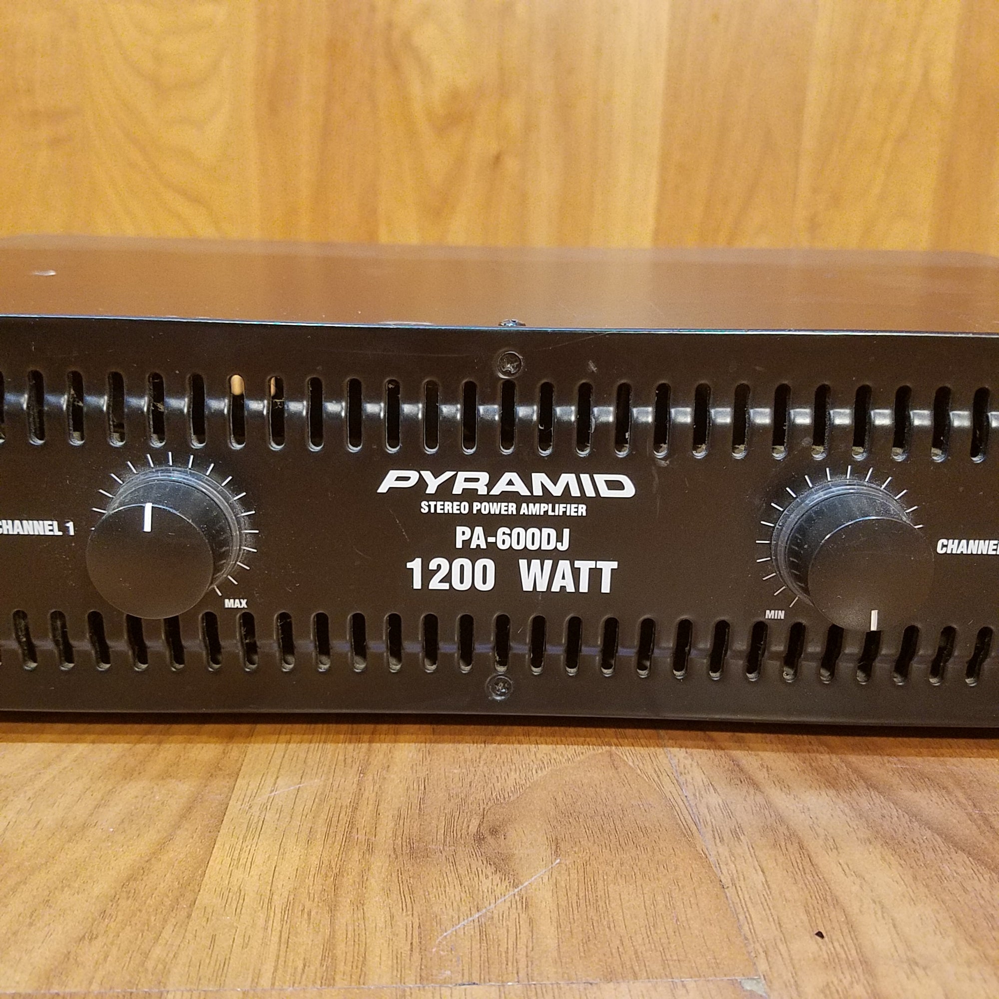 Pyramid PA600DJ 1200 Watt Power Amp