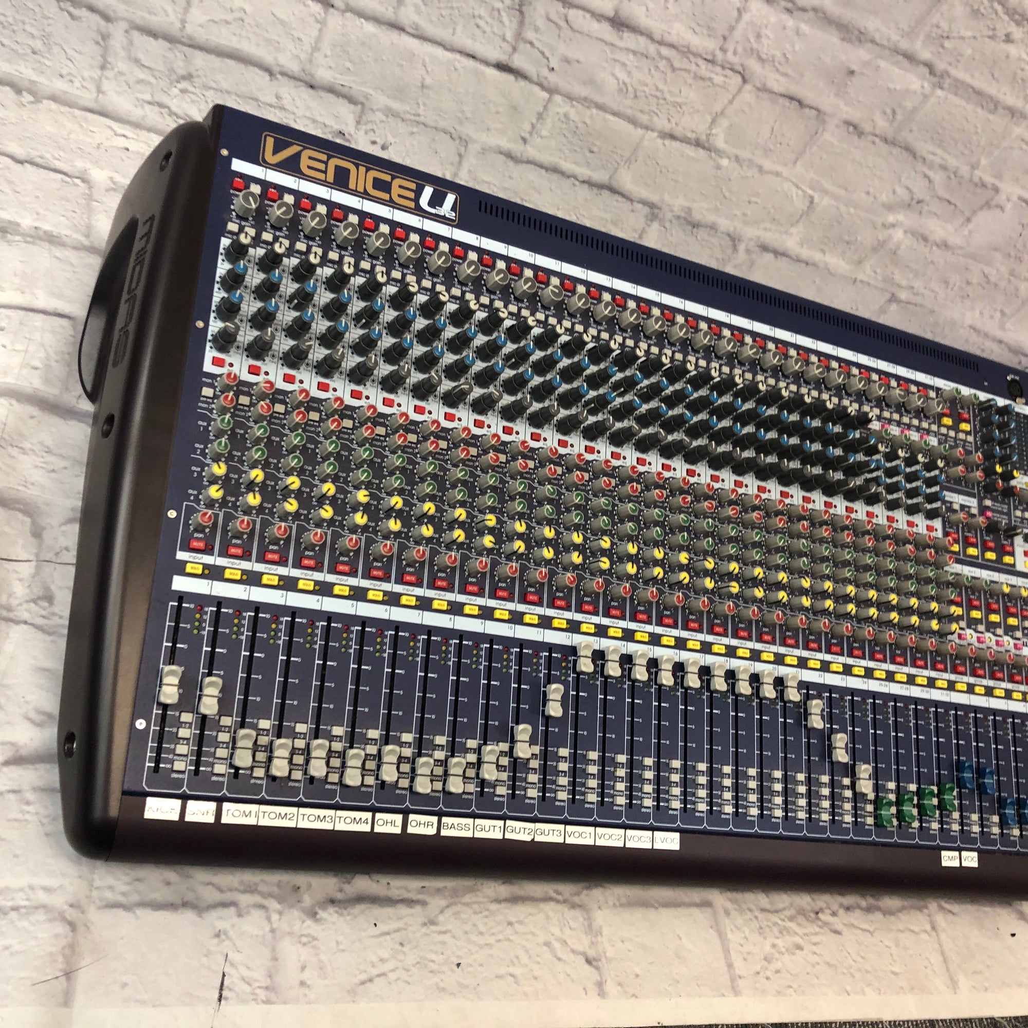 Midas Venice U32 32-Channel Mixing Console / USB Interface - Evolution ...