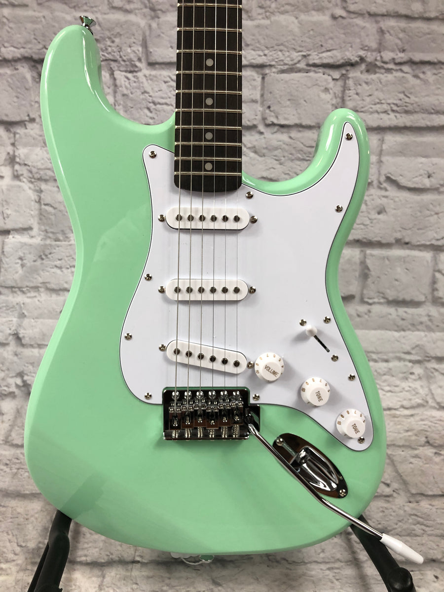 Squier Affinity Strat Surf Green w/ Fender F620 Gig Bag