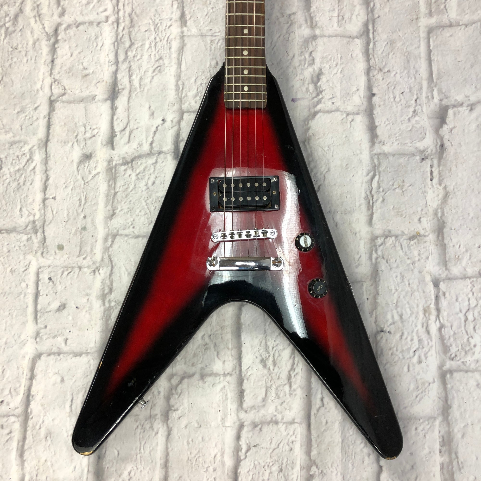 Mahar deals electric guitar