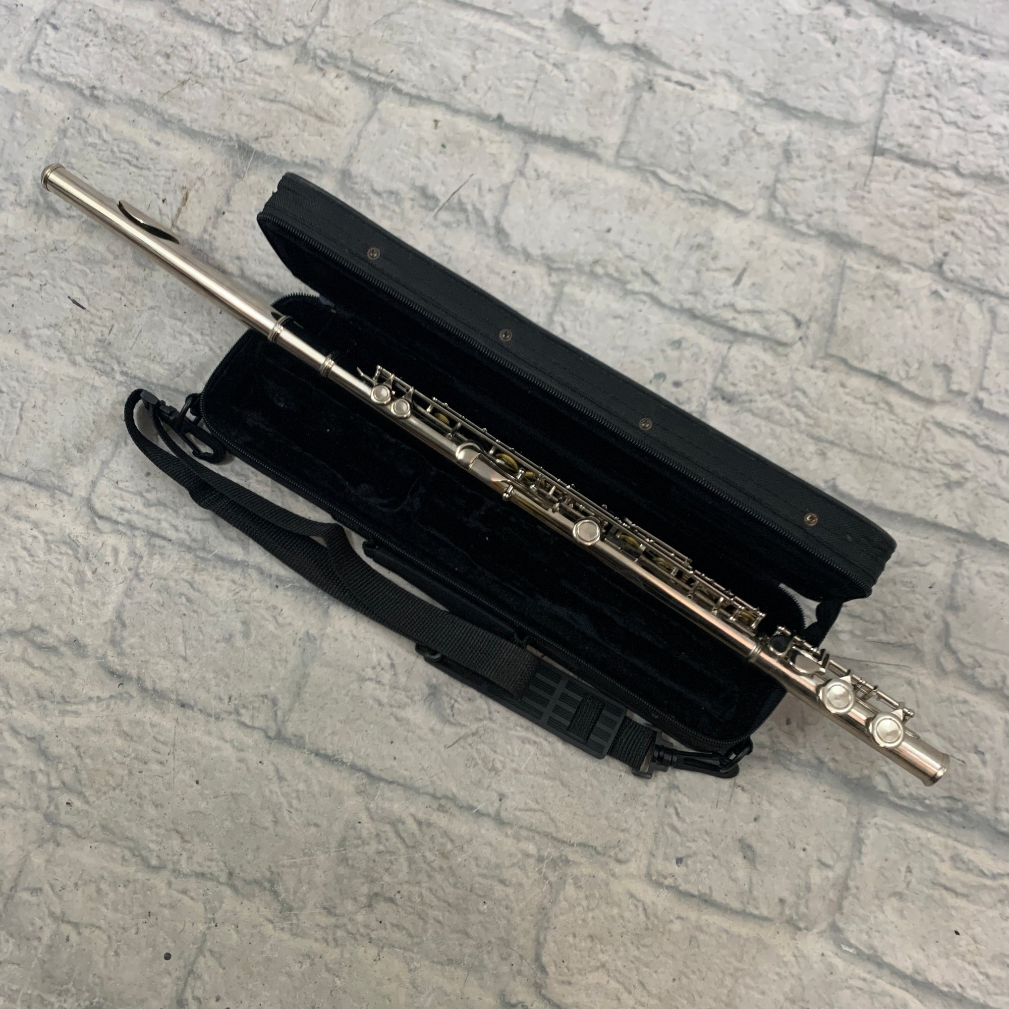 Oxford Student Model Closed Hole Flute w/ Case