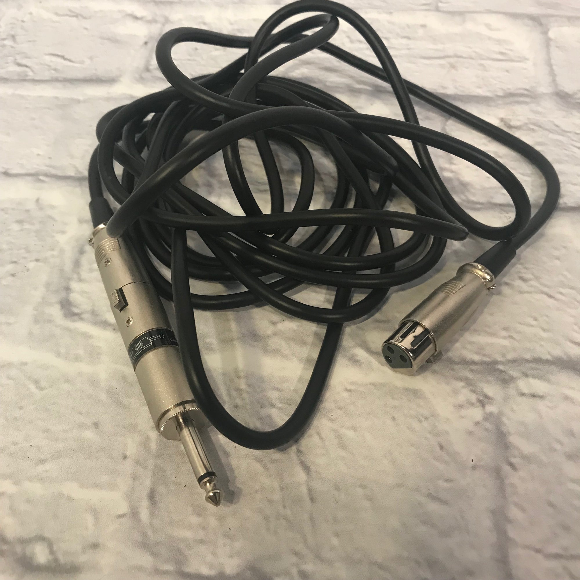 Audio Technica ATR1500 Dynamic Mic w Bag and Cable