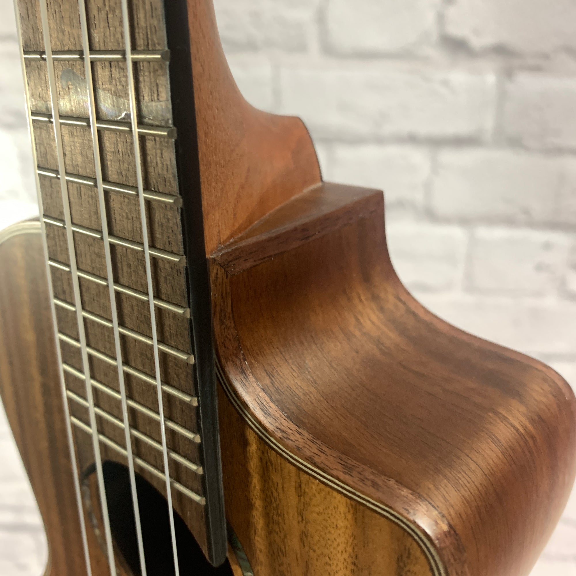 Luna HTC Koa Ukulele
