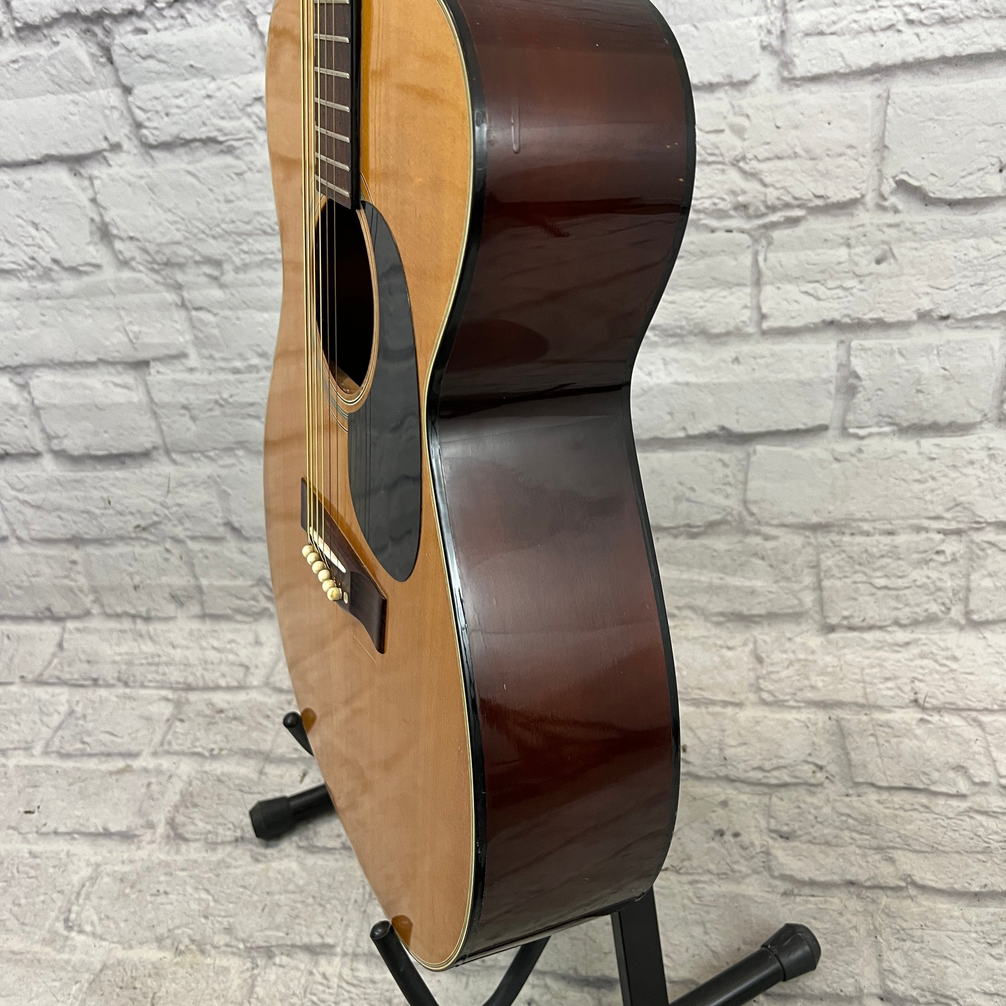 Toyota 605 Acoustic Guitar