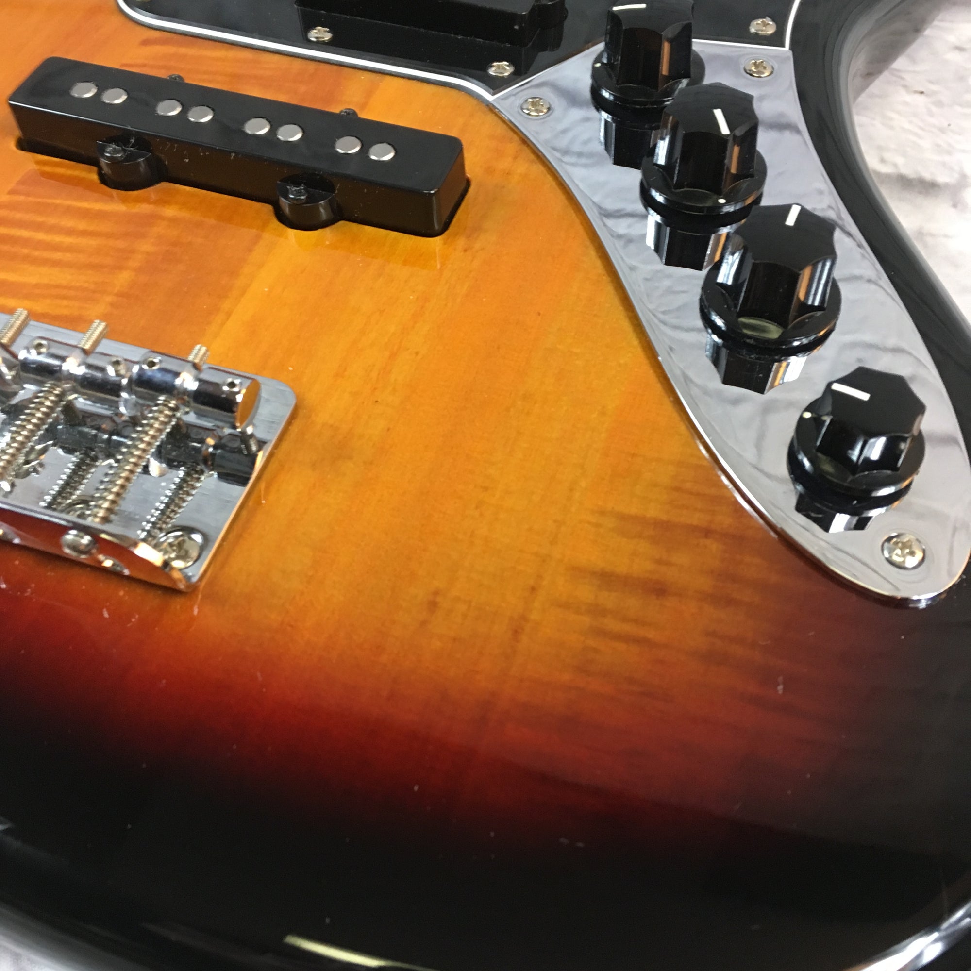 Squier Vintage Sunburst Jaguar Loaded Bass Body