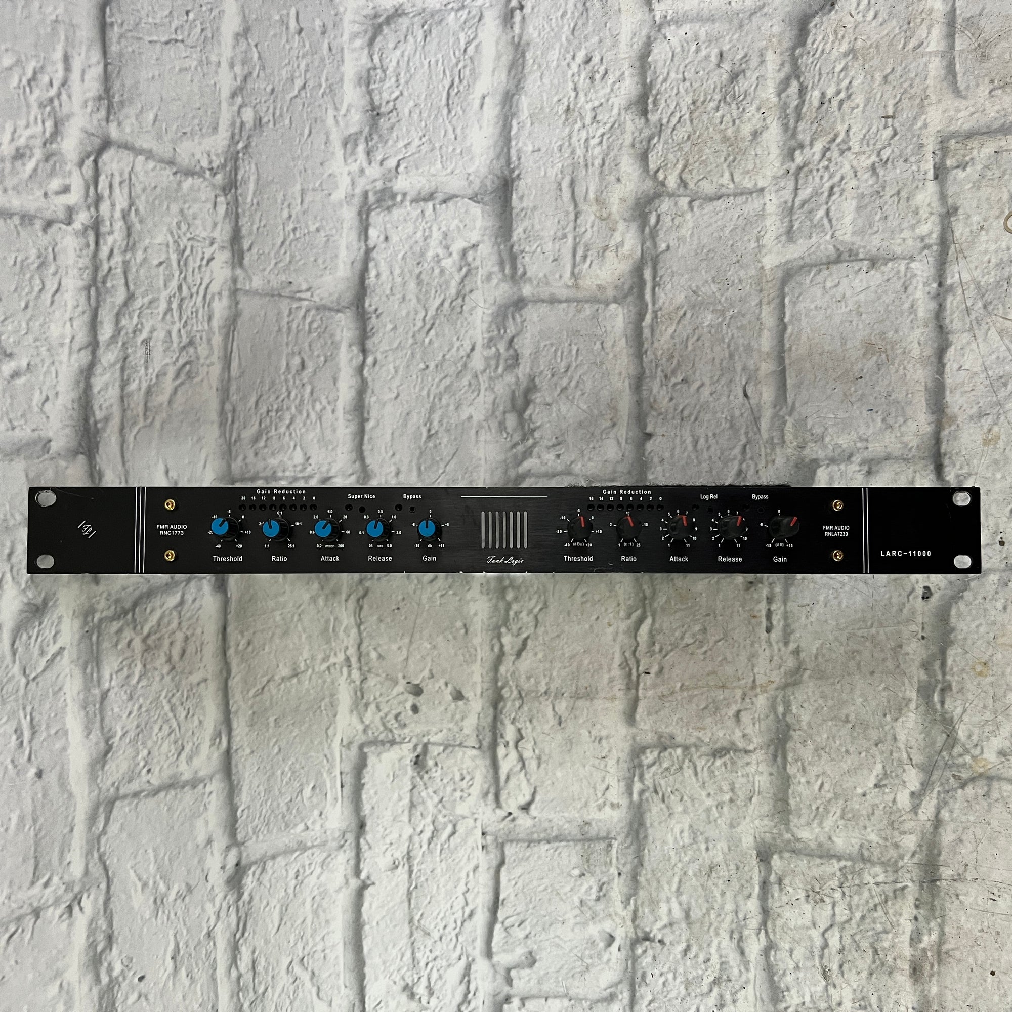 FMR Audio Really Nice Compressor RNC1773 / Leveling Amplifier RNLA7239 in Funk Logic Rack