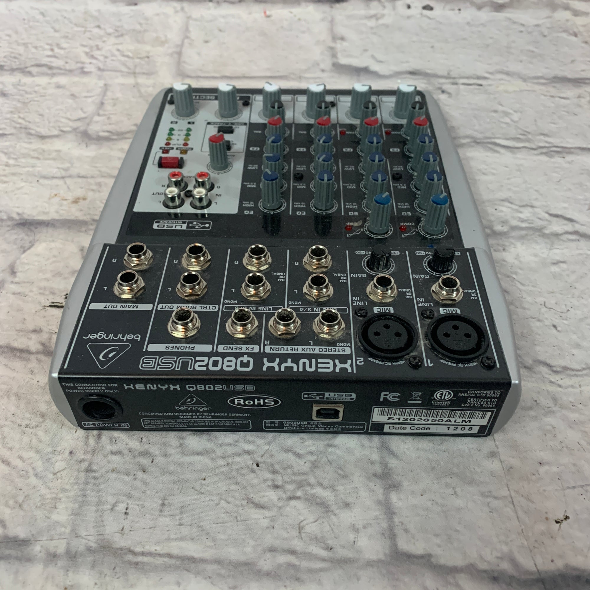 Behringer XENYX Q802USB 8-input 2-bus Mixer - Evolution Music
