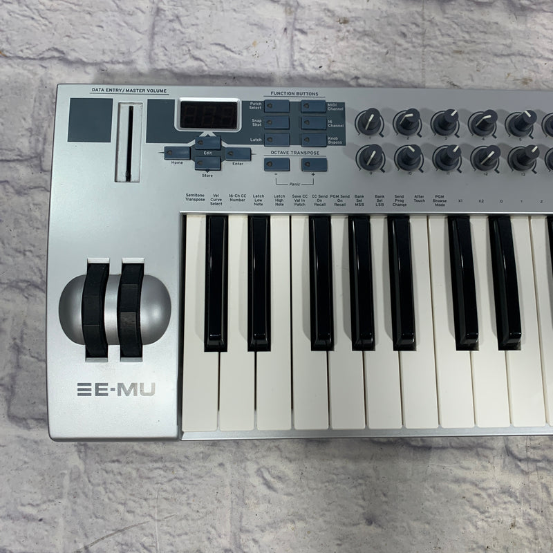 thumbnail image 2 of 2010 Creative E-MU LONGboard 61 Note MIDI Controller 2 of 11