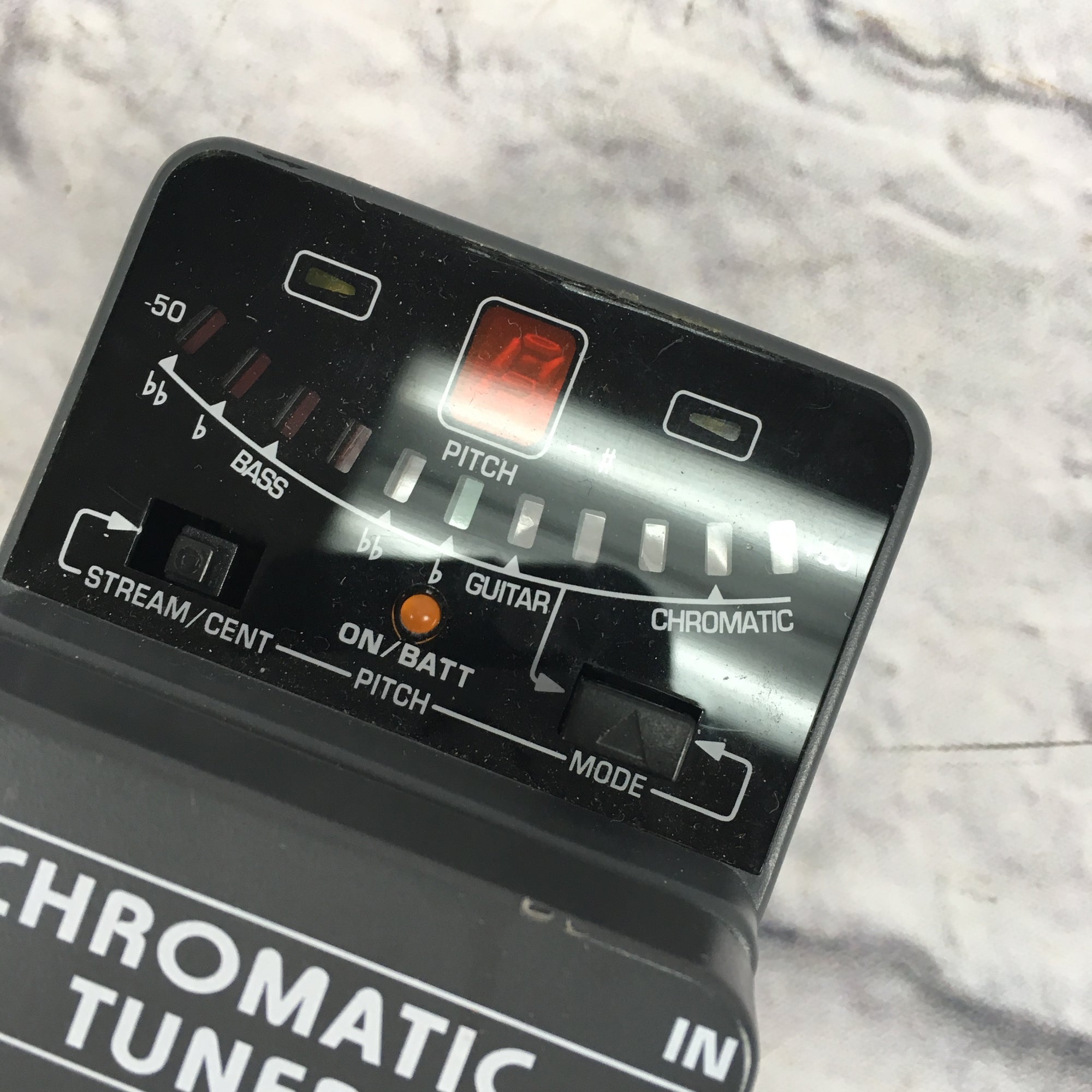 behringer tuner pedal Behringer TU300 Chromatic Tuner Pedal