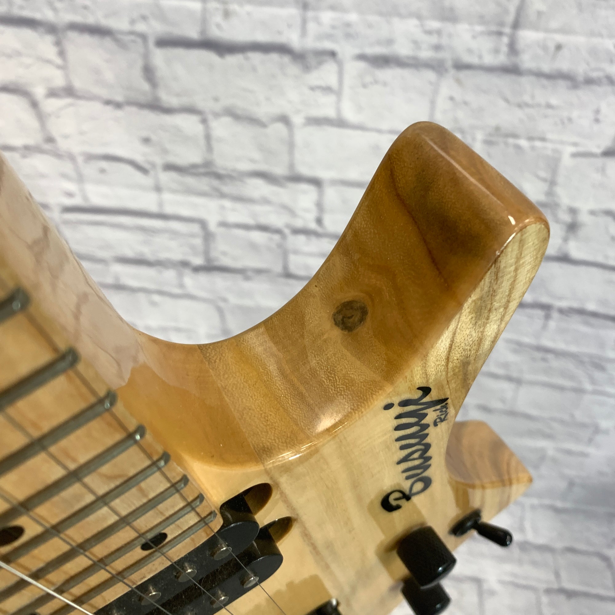 Busuyi Rich Short Scale Bass and Guitar