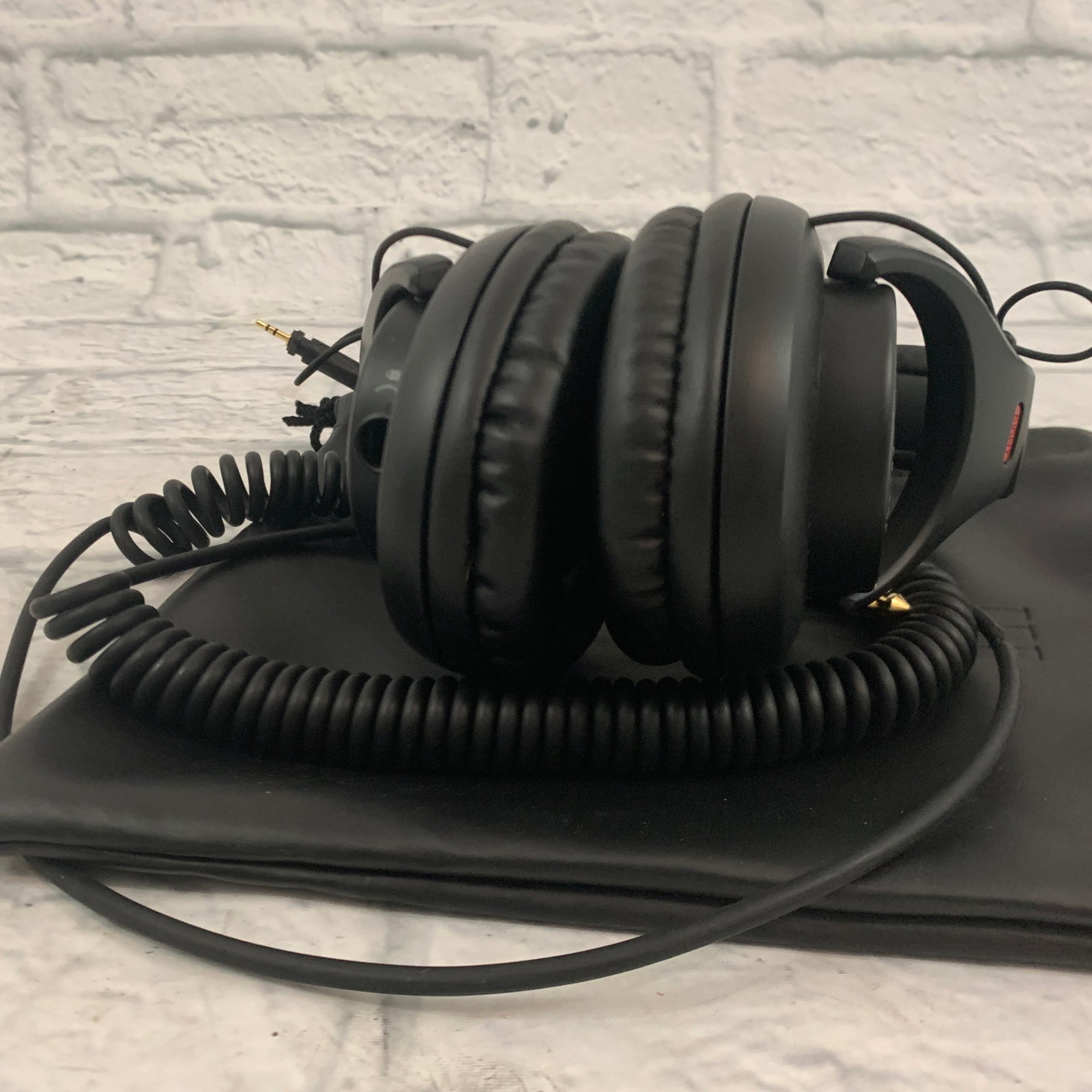 Shure SRH440 Studio Headphones
