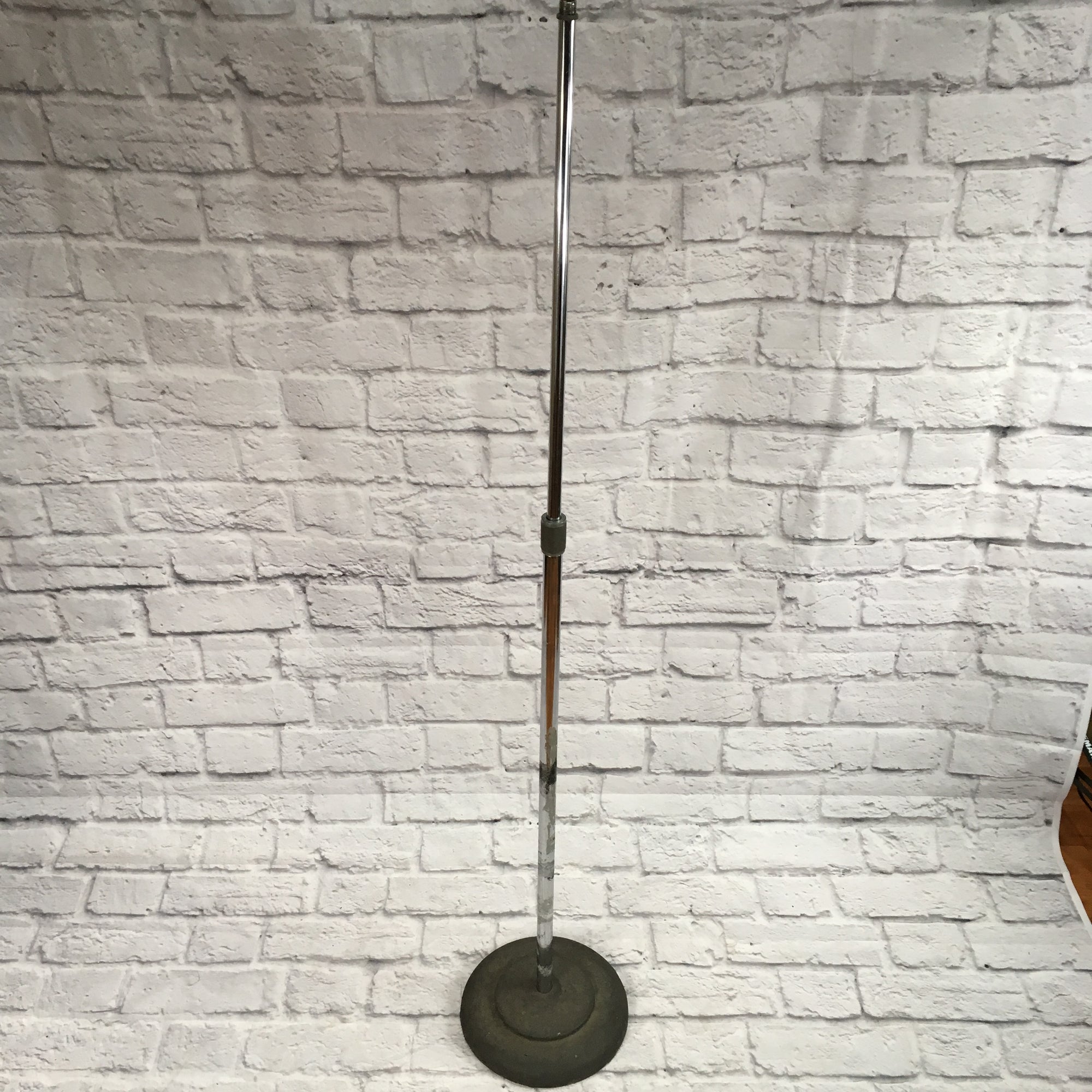 Unknown Round Base Microphone Stand