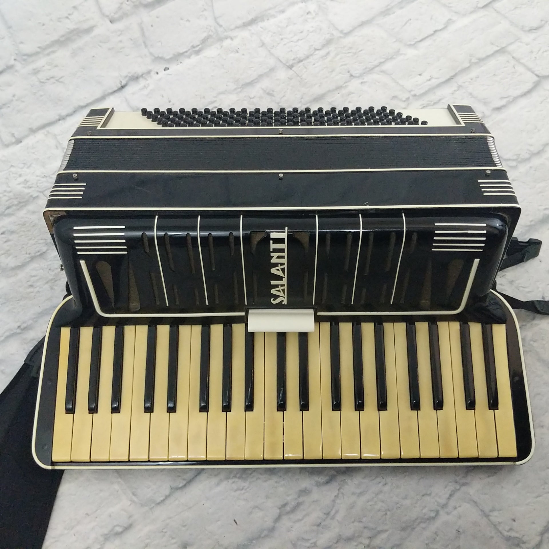 Vintage Salanti Model 8002 Accordion