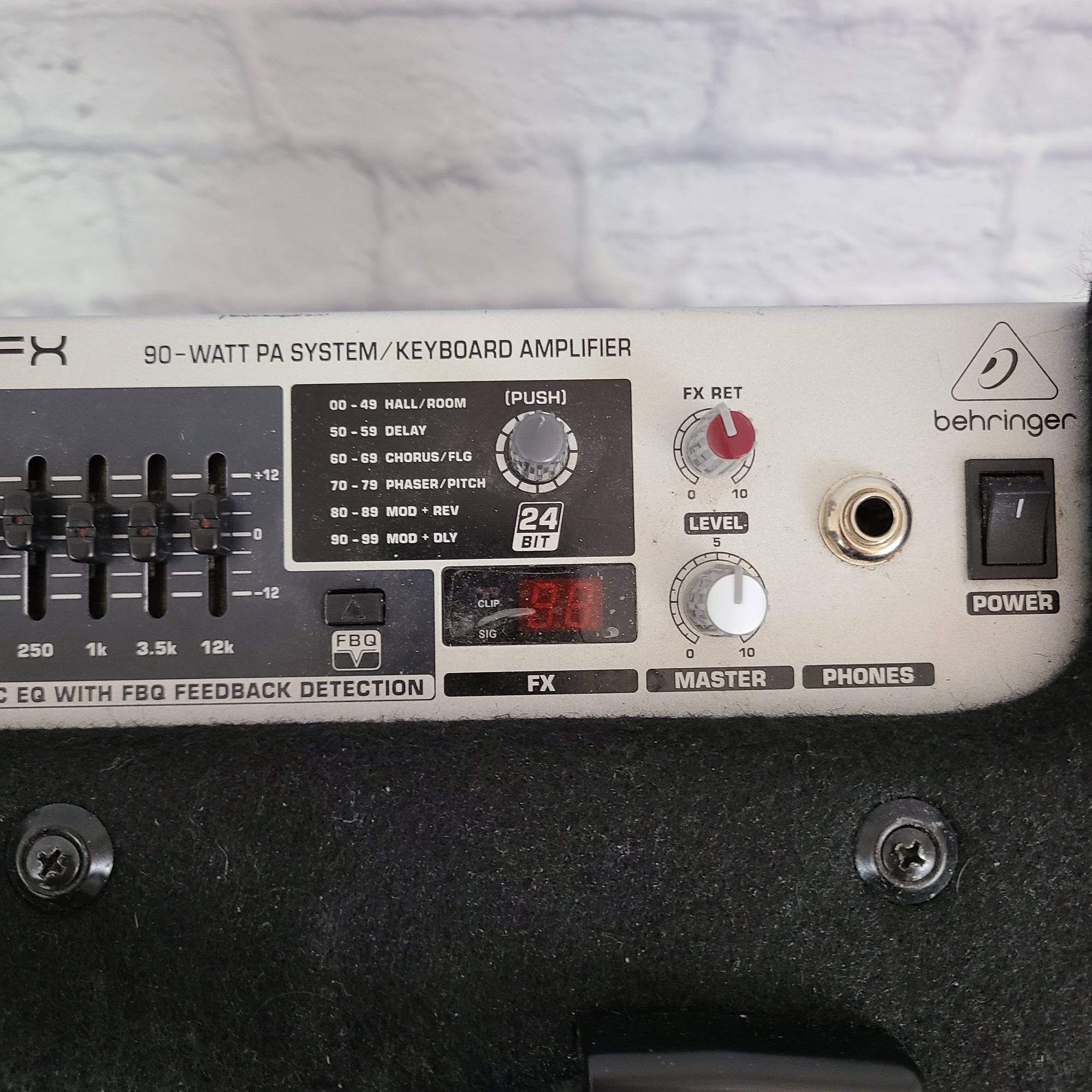 Behringer Ultratone X900FX Portable PA / Keyboard Amplifier