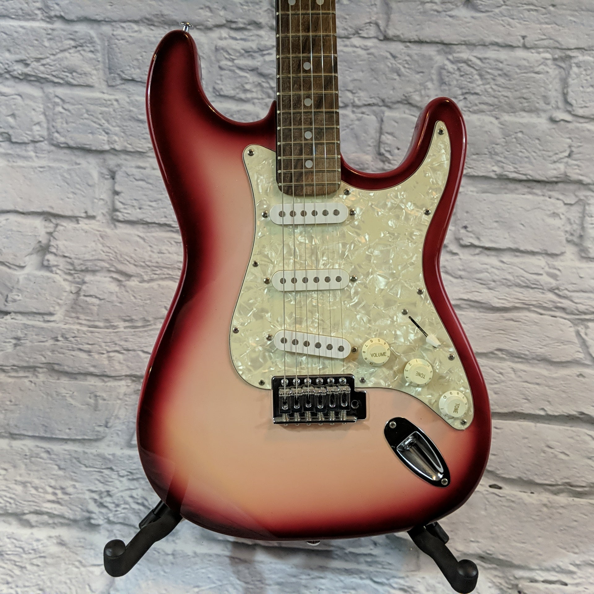 Crestwood Strat Electric Guitar Strawberry Sparkle Burst Finish