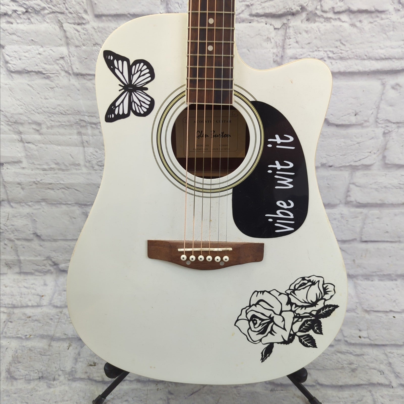 Glen Burton GA204CE-WH Spruce Top Cutaway Mahogany Neck 6-String Acoustic Electric Guitar - White