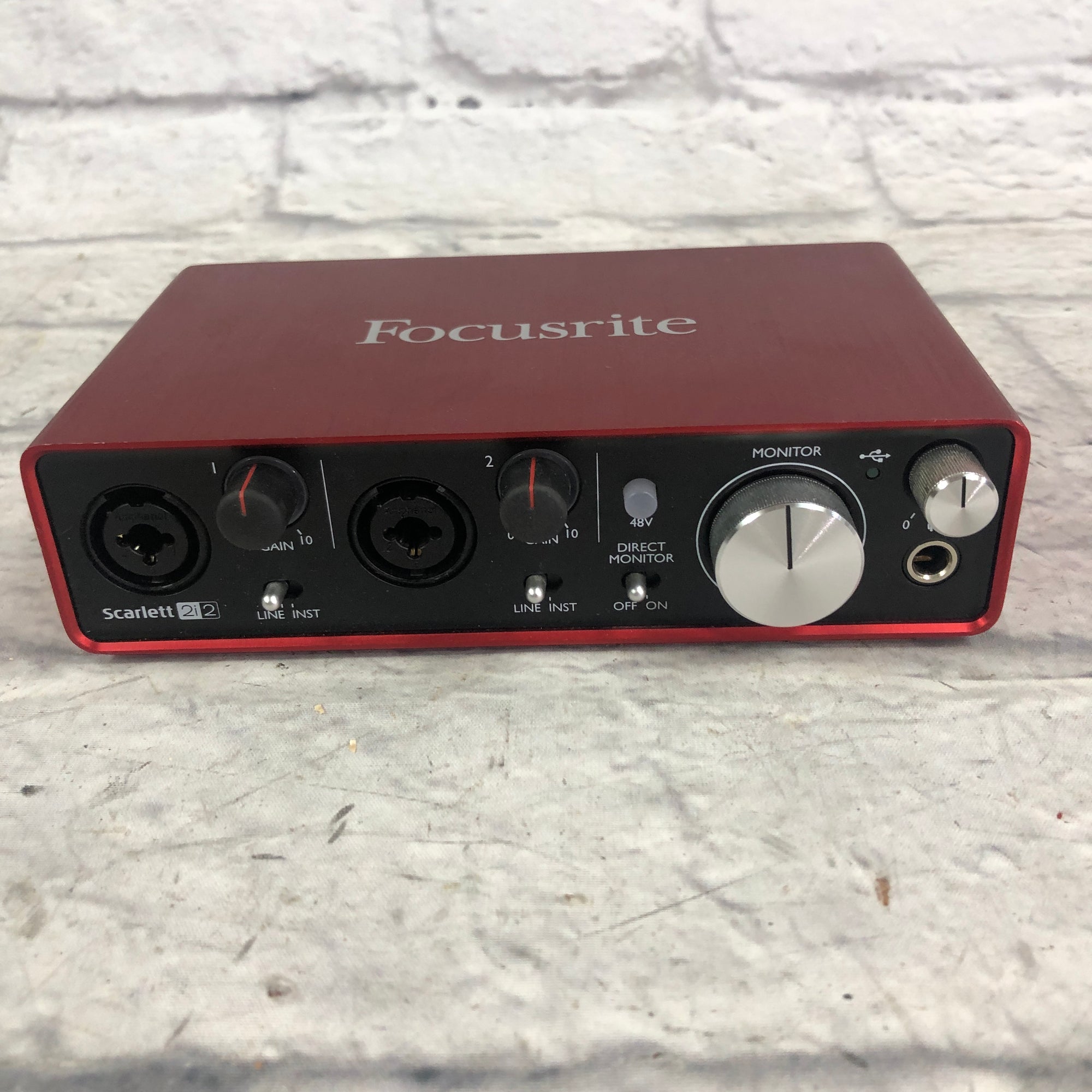 Focusrite Scarlett 2i2 USB Recording Interface v2