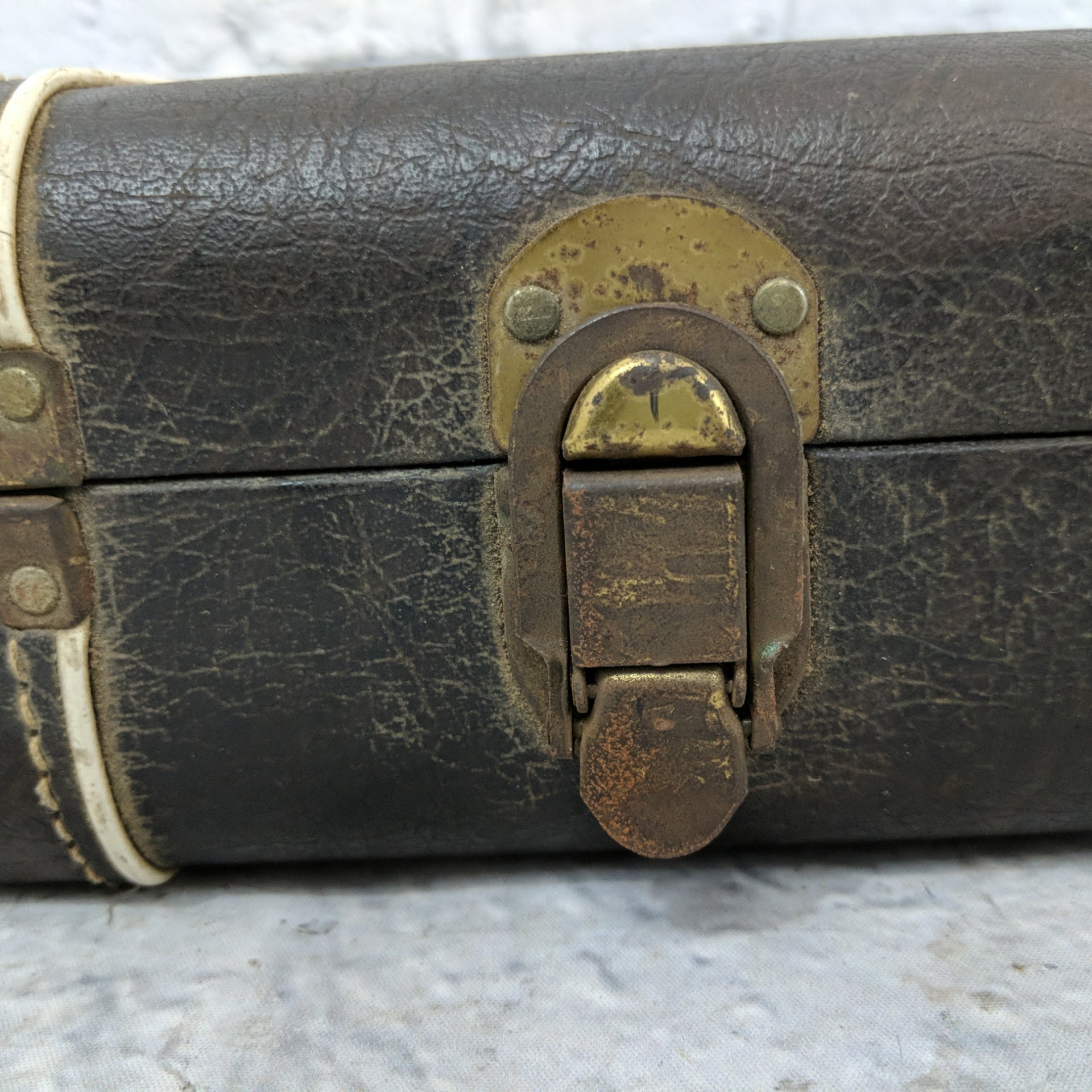 Vintage 1980s Guild Electric Guitar Hard Shell Case